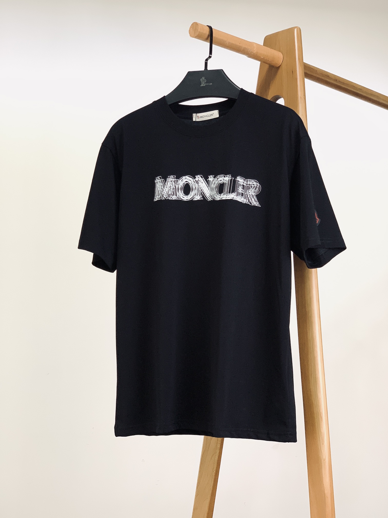 Moncler T-shirt met Ronde Hals en Logo - Zwart Katoen - Casual Herenkleding