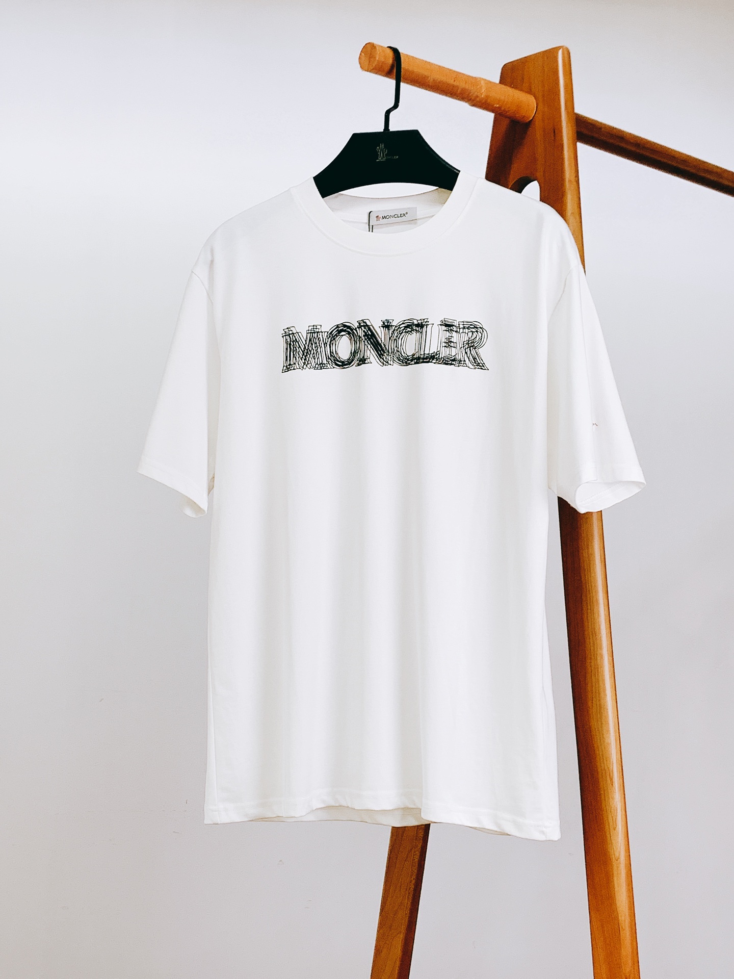 Moncler 2025SS Casual Crew Neck T-Shirt with 3D Logo - Unisex 2 i1751024194 9496 0