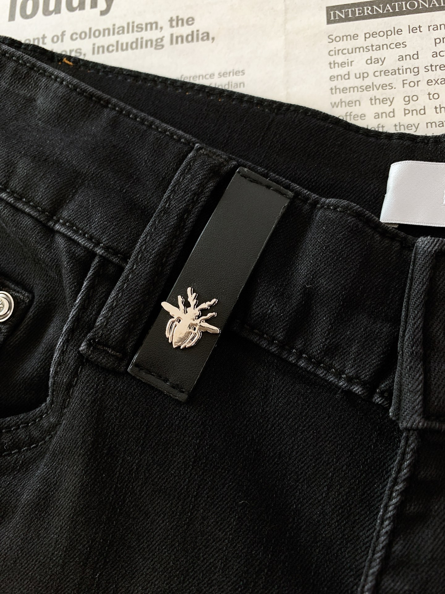 Dior Homme 2025SS Slim-Fit Denim Jeans - Hand-Finished, Comfort Stretch 6 i1751024824 3226 0