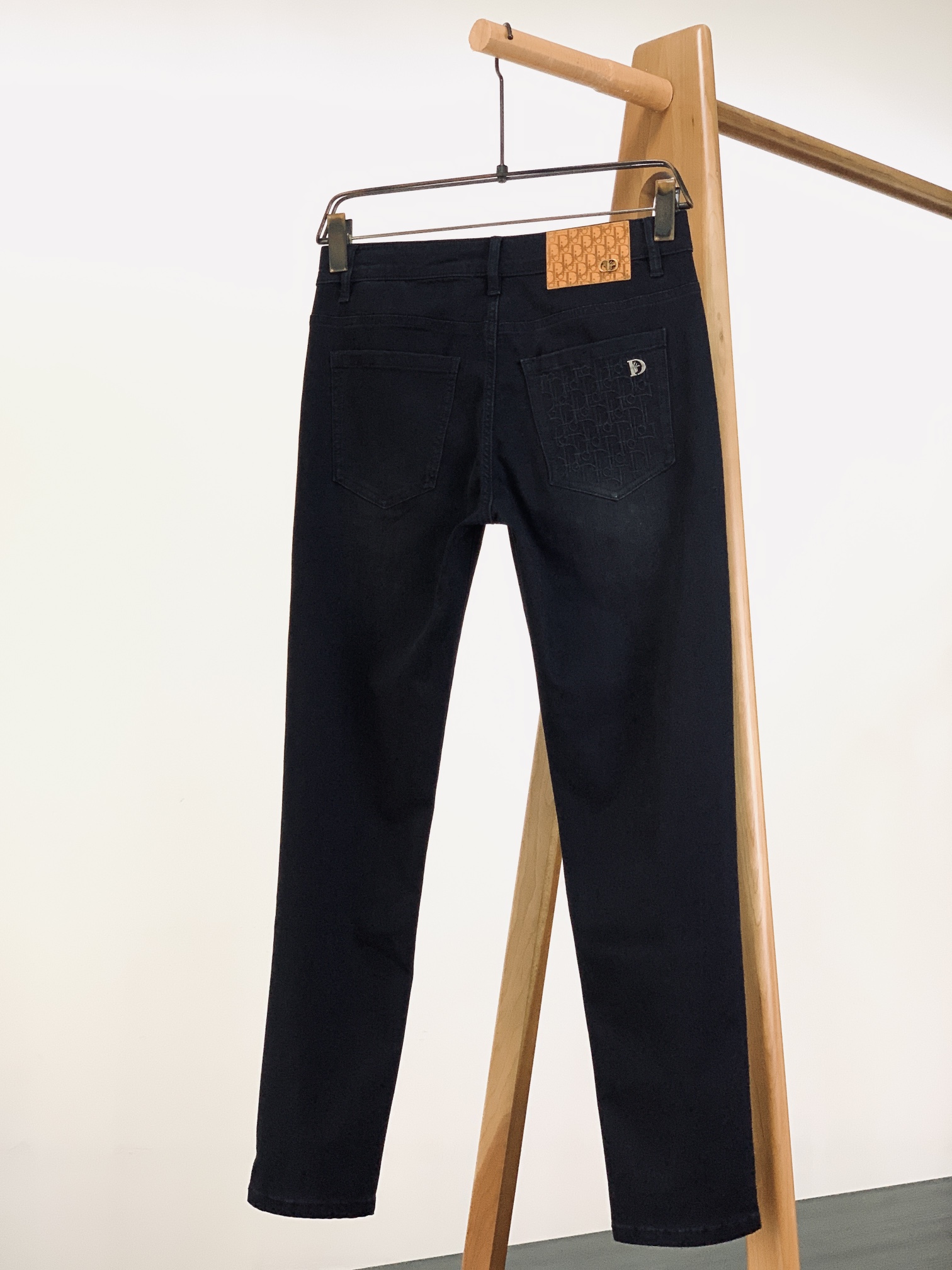 Dior Homme 2025SS Slim-Fit Denim Jeans - Hand-Finished, Comfort Stretch 3 i1751024824 9698 0