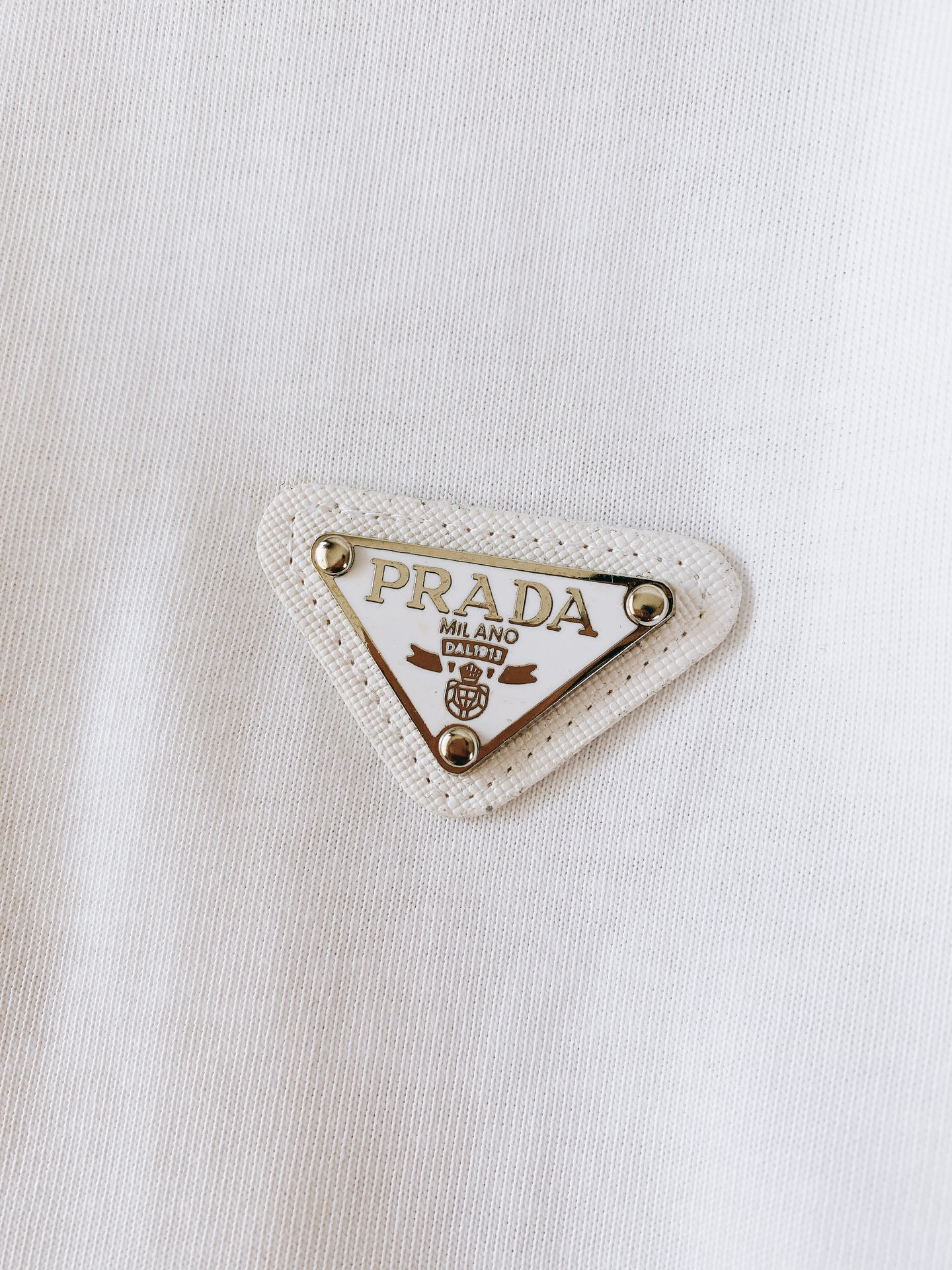 Prada 2025SS White Cotton T-Shirt with Triangle Logo - S to XL 5 i1751025676 7607 2