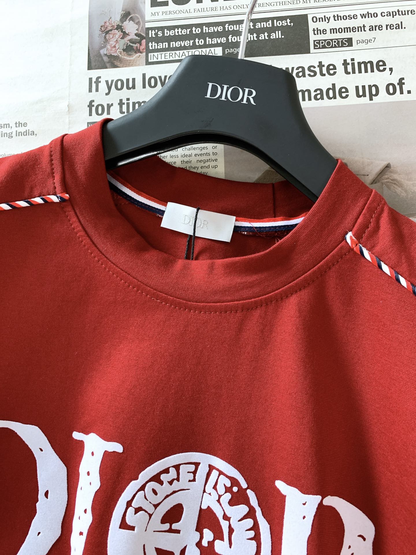 
Dior Homme 迪奥·桀傲 2025SS春夏新品
时尚休闲套装，进口定制面料打造，舒适透气，质地
