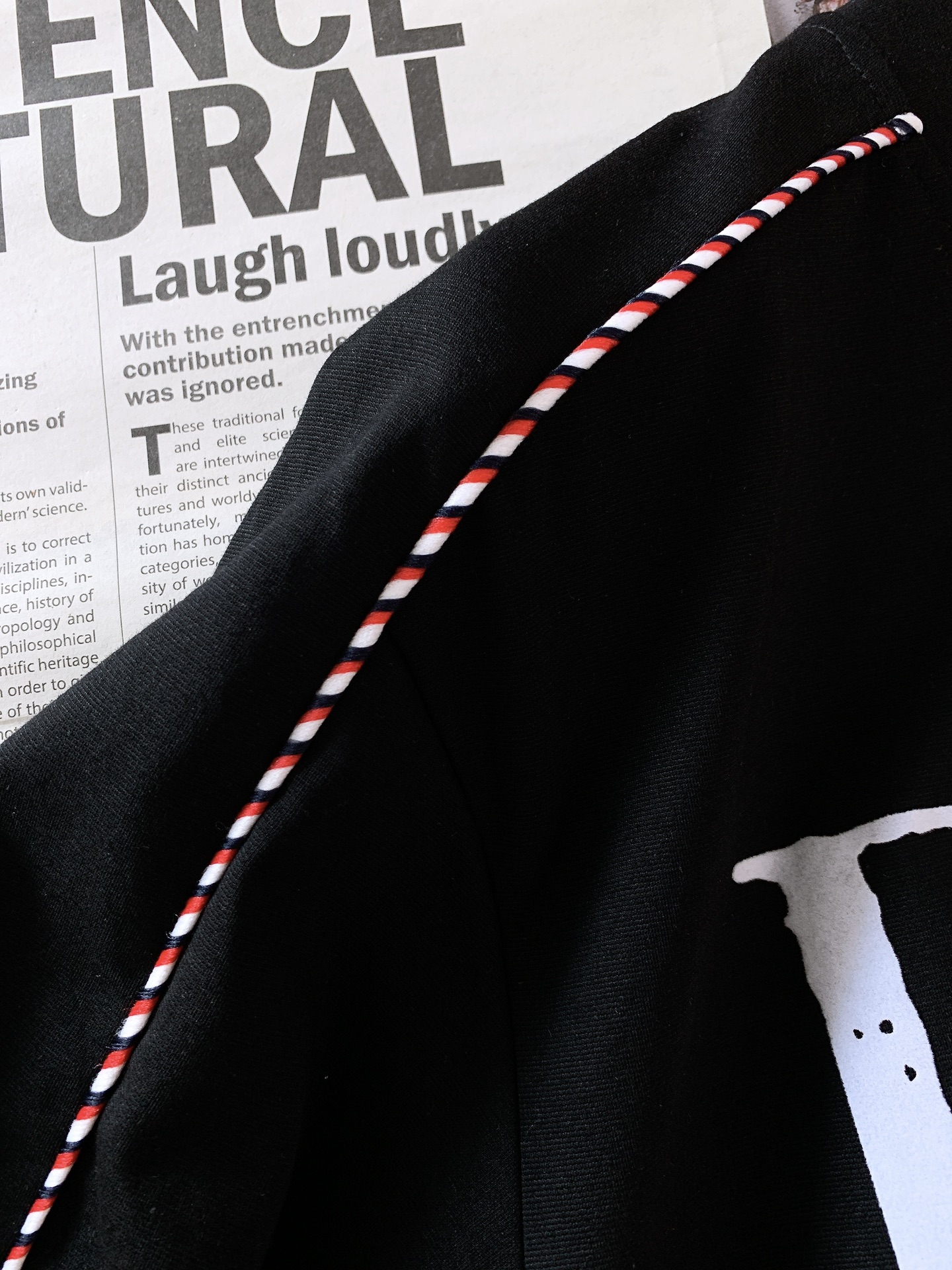 
Dior Homme 迪奥·桀傲 2025SS春夏新品
时尚休闲套装，进口定制面料打造，舒适透气，质地