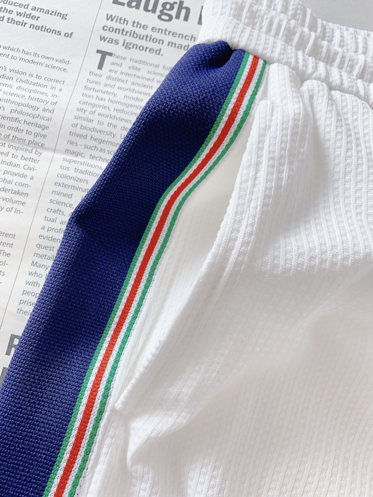 
Gucci 古驰 2025SS春夏新品
时尚休闲套装，进口定制面料打造，舒适透气，质地超赞，客供五金辅