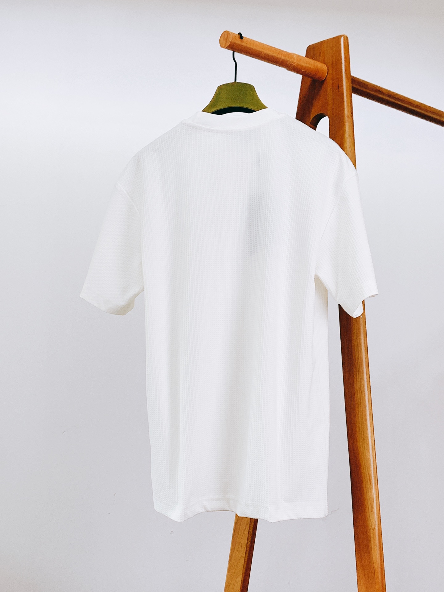 
Gucci 古驰 2025SS春夏新品
时尚休闲套装，进口定制面料打造，舒适透气，质地超赞，客供五金辅