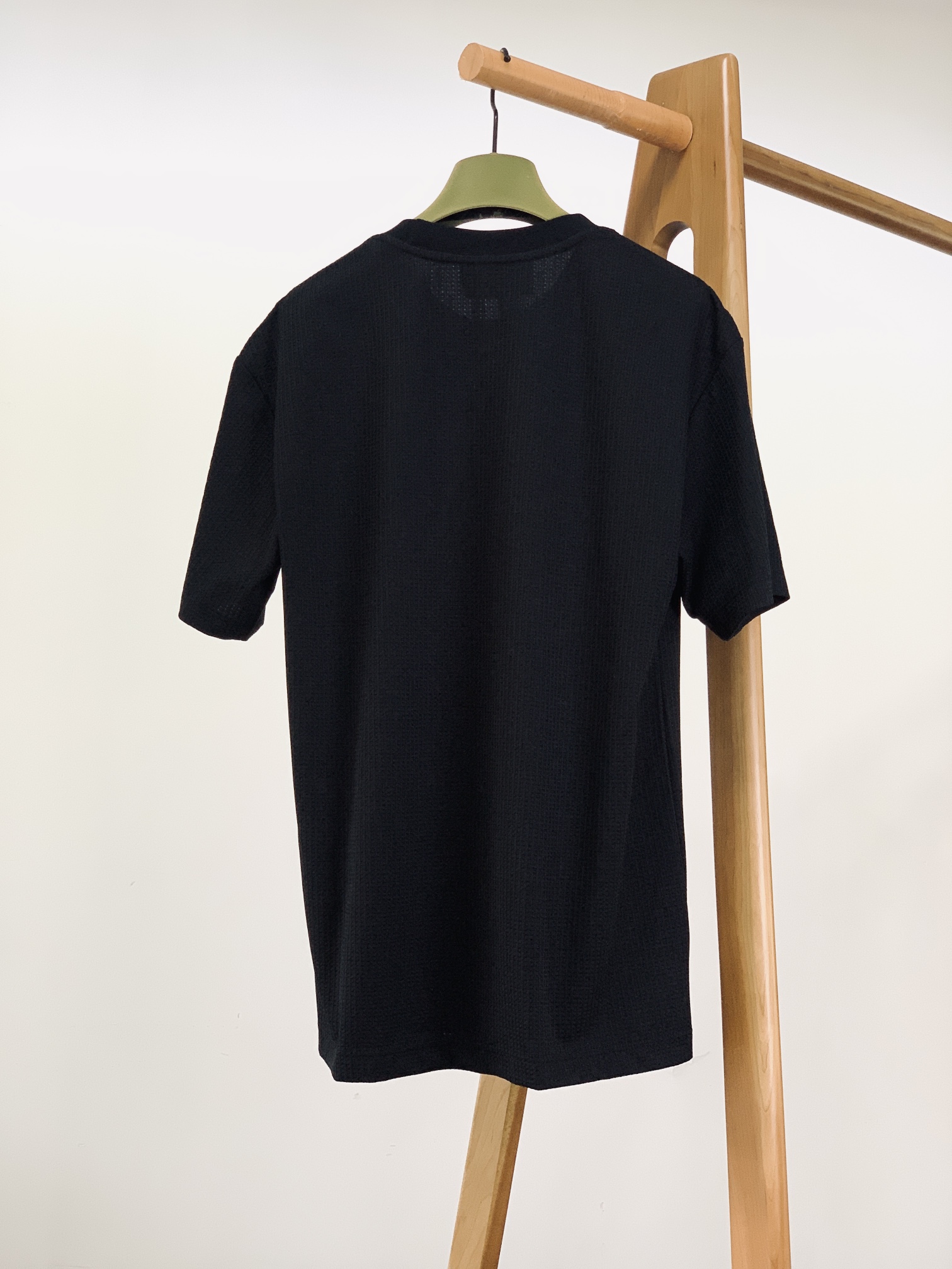
Gucci 古驰 2025SS春夏新品
时尚休闲套装，进口定制面料打造，舒适透气，质地超赞，客供五金辅