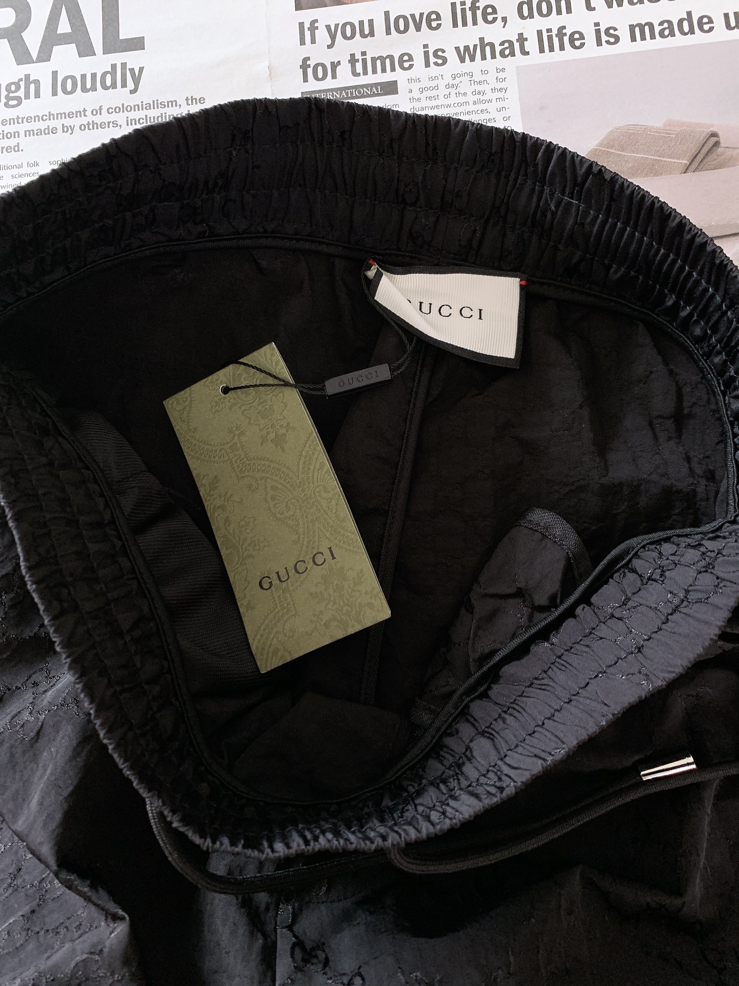 
Gucci 古驰 暗纹提花短裤🩳，双层针织，定制的面料，客供五金辅料～夏季不可缺少的必备单品，在日常穿