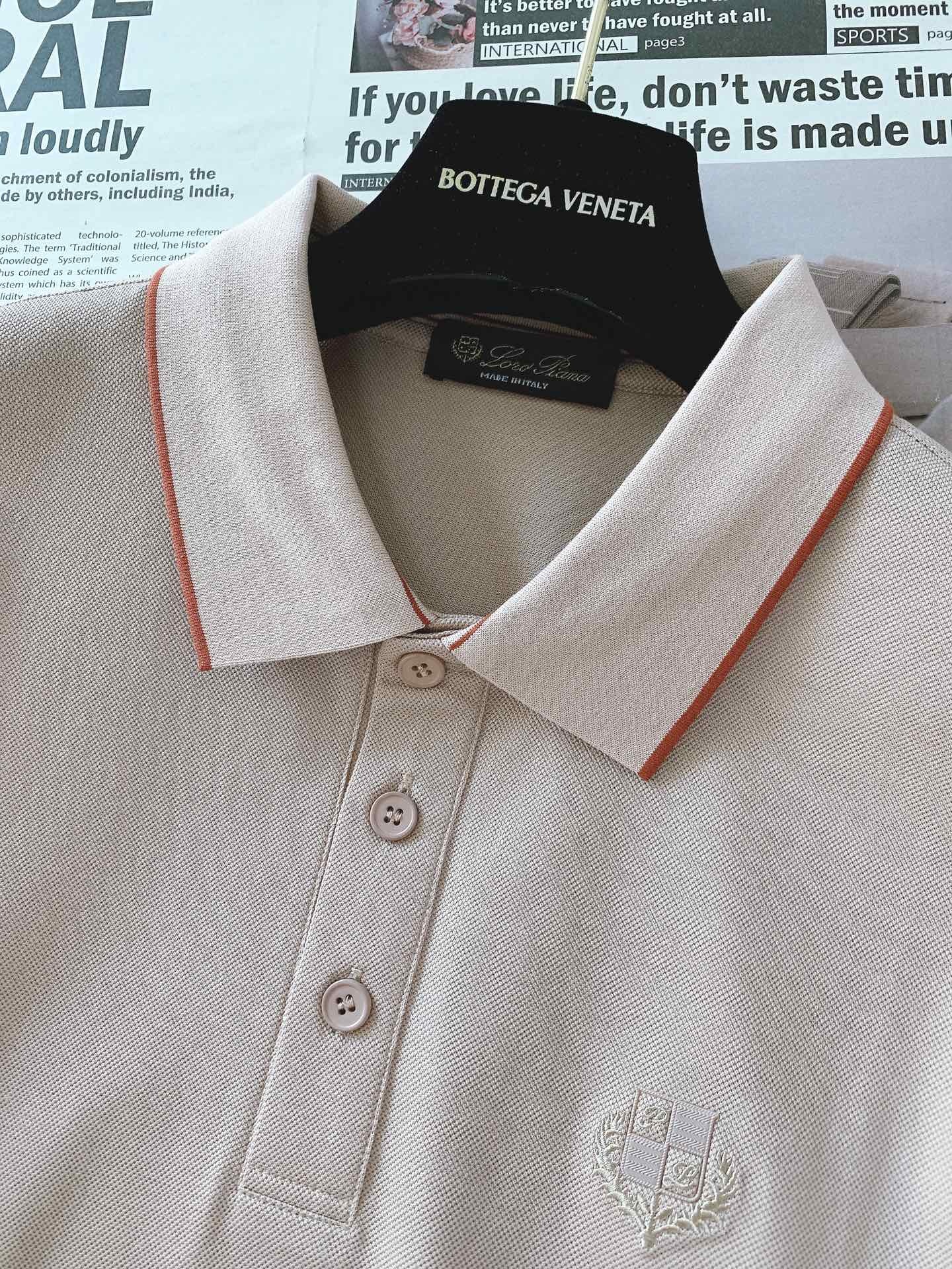 LoroPiana L.SS春夏新品
lP。起脚珠地翻领短T。
非常规面料裁剪缝制 , 像毛衣一样横机