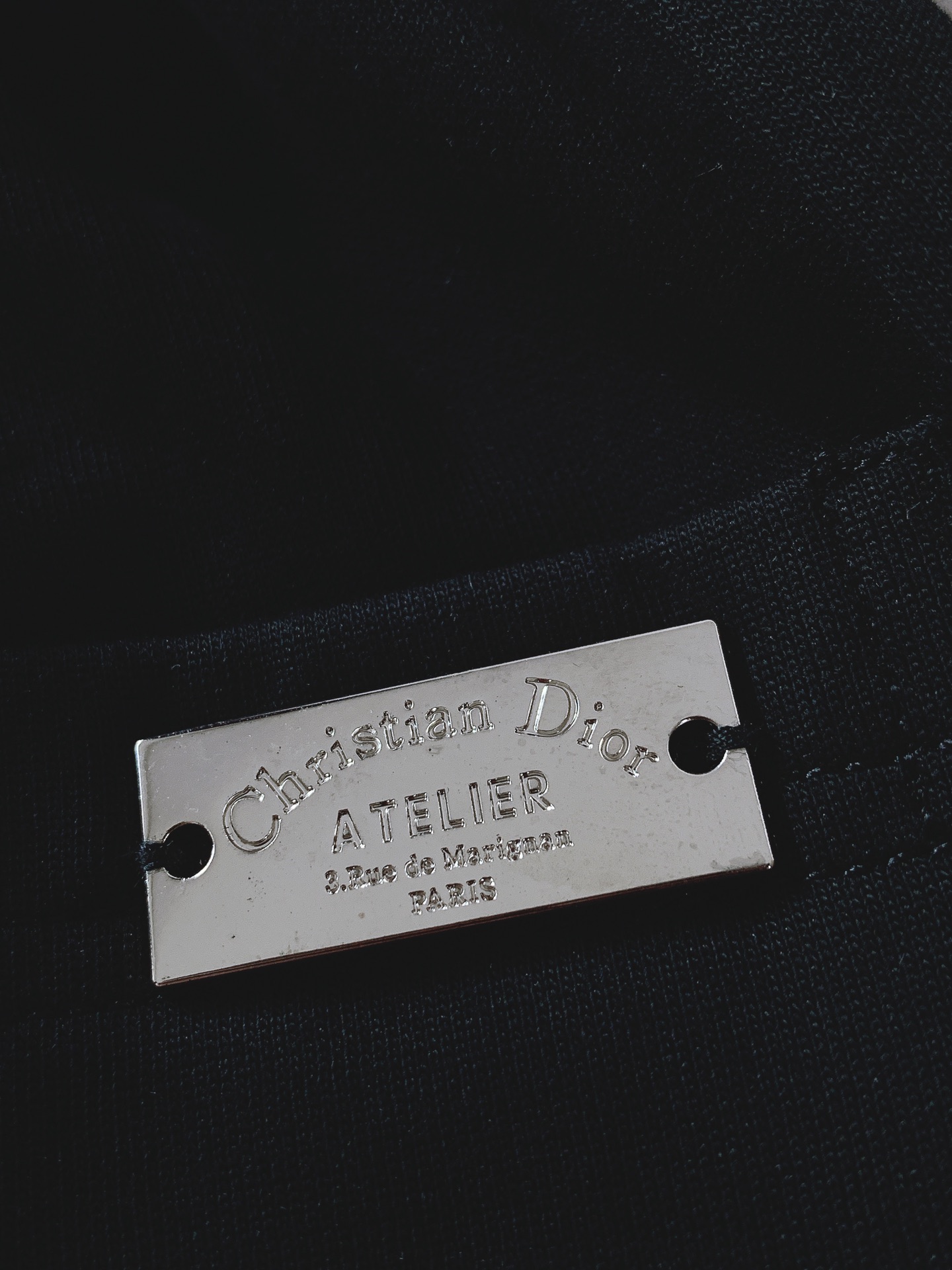 
Dior Homme 迪奥·桀傲 2025SS春夏新品 
刺绣抽绳短裤🩳
时尚系列，独特设计，抽绳休闲