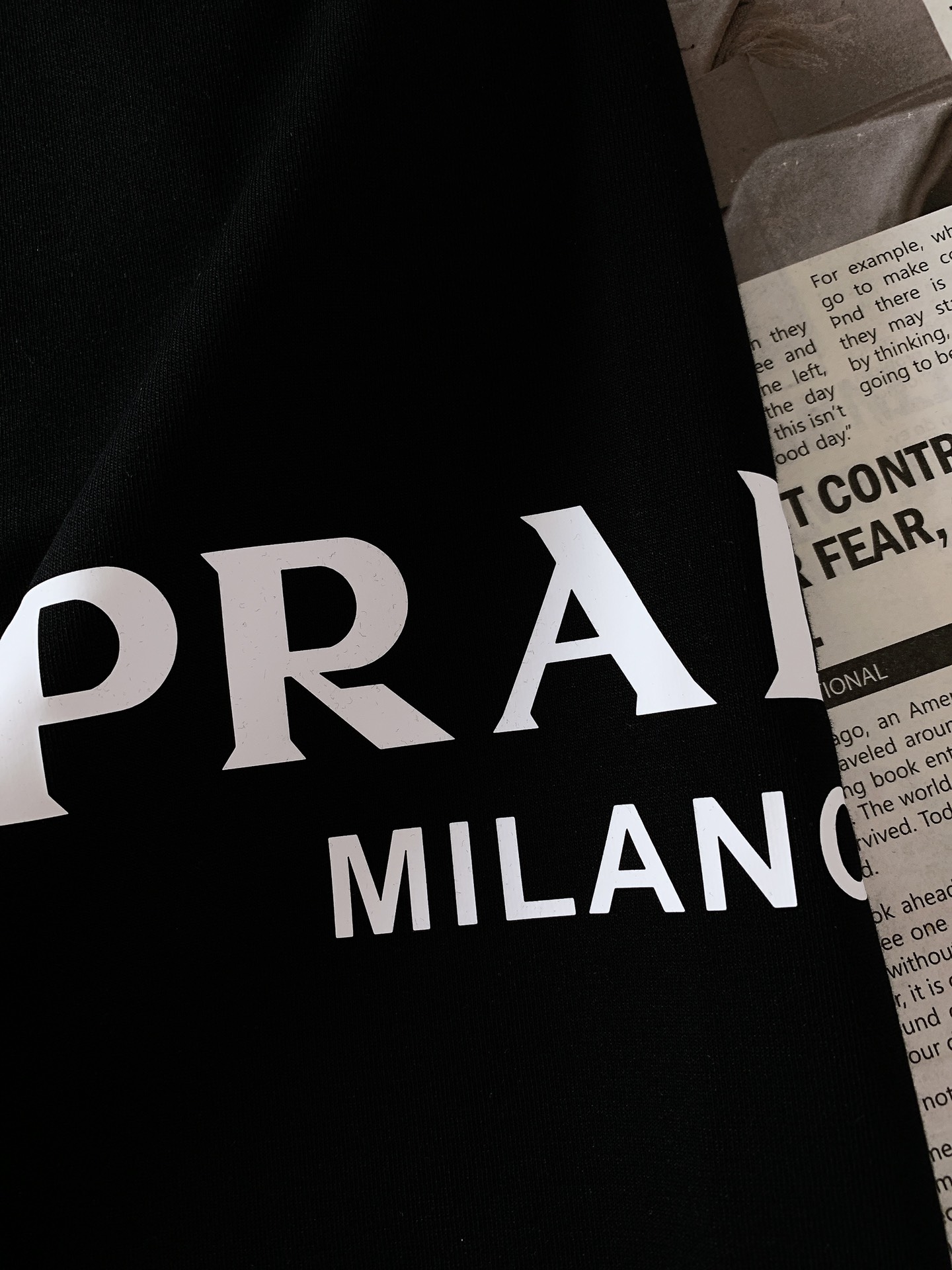 
Prada 普拉达 2025SS春夏新品 
印花抽绳短裤🩳
时尚系列，独特设计，抽绳休闲长裤
 订纱开