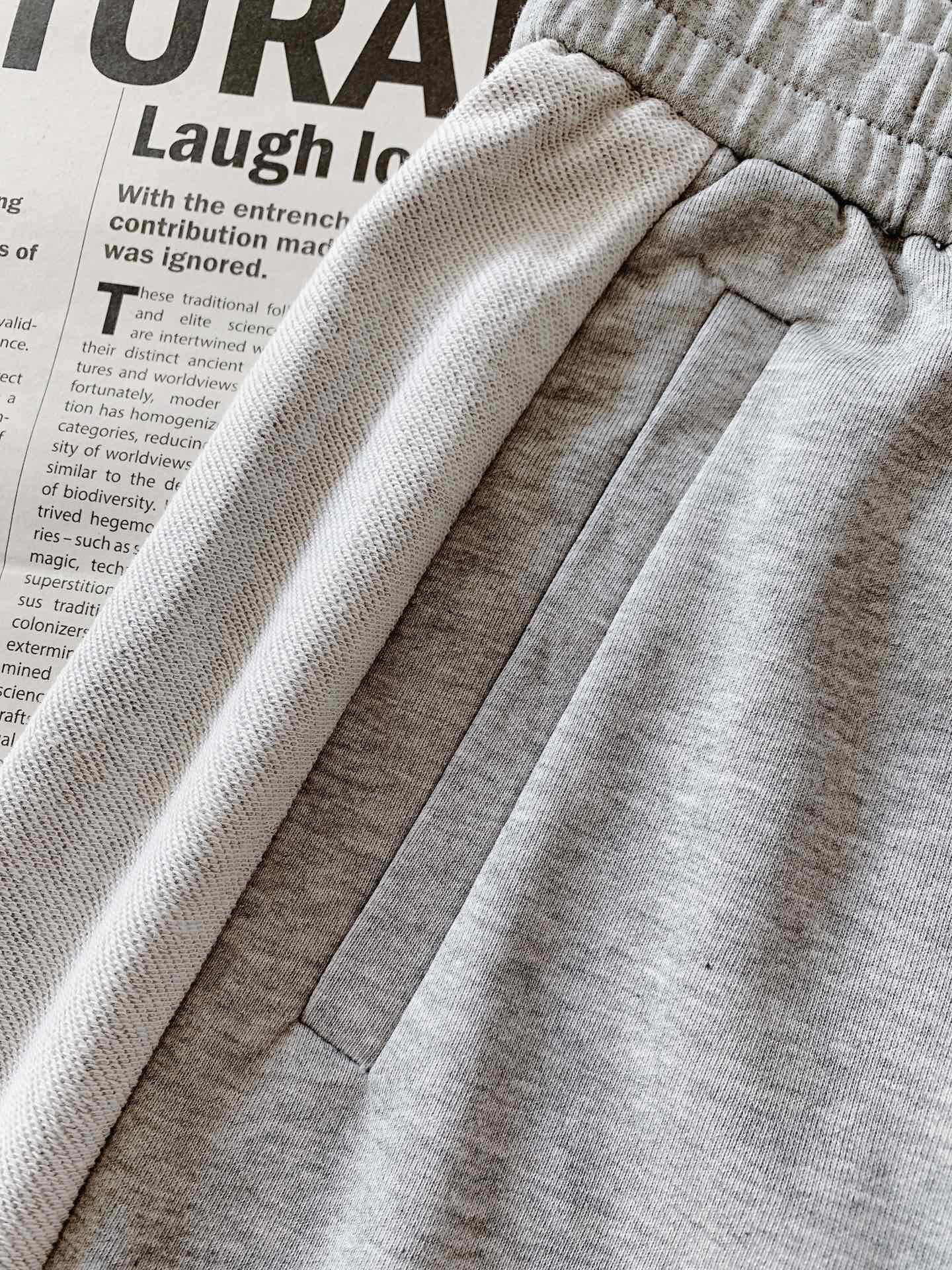 
Maison Margiela MM6 马丁马吉拉 2025SS春夏新品 
刺绣抽绳短裤🩳
时尚系列，
