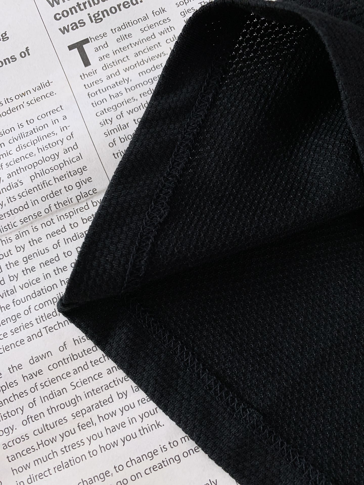 
Saint Laurent 圣罗兰 2025SS春夏新品 
休闲翻领Polo衫，经典重塑，触手可及
甄