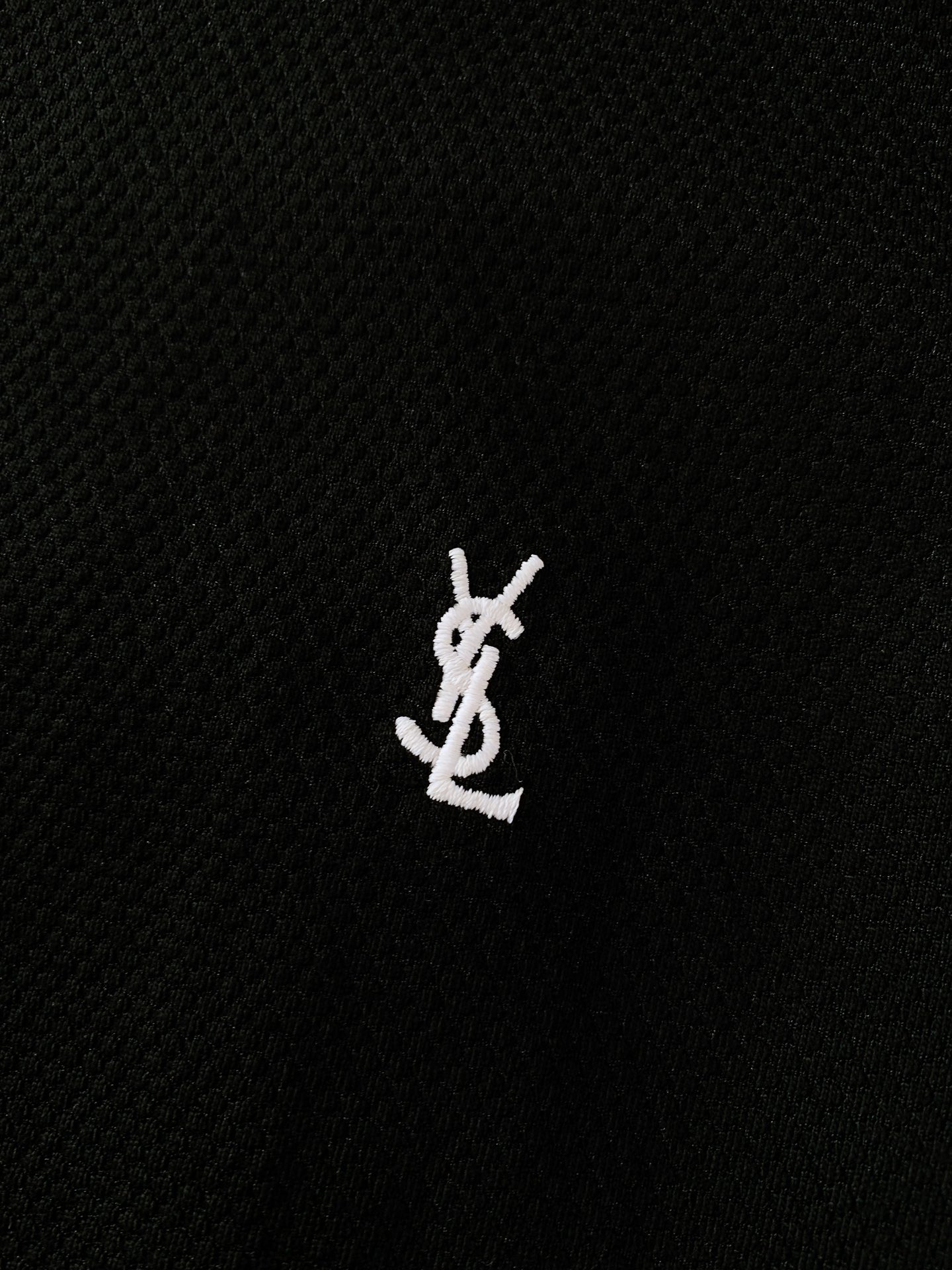 
Saint Laurent 圣罗兰 2025SS春夏新品 
休闲翻领Polo衫，经典重塑，触手可及
甄