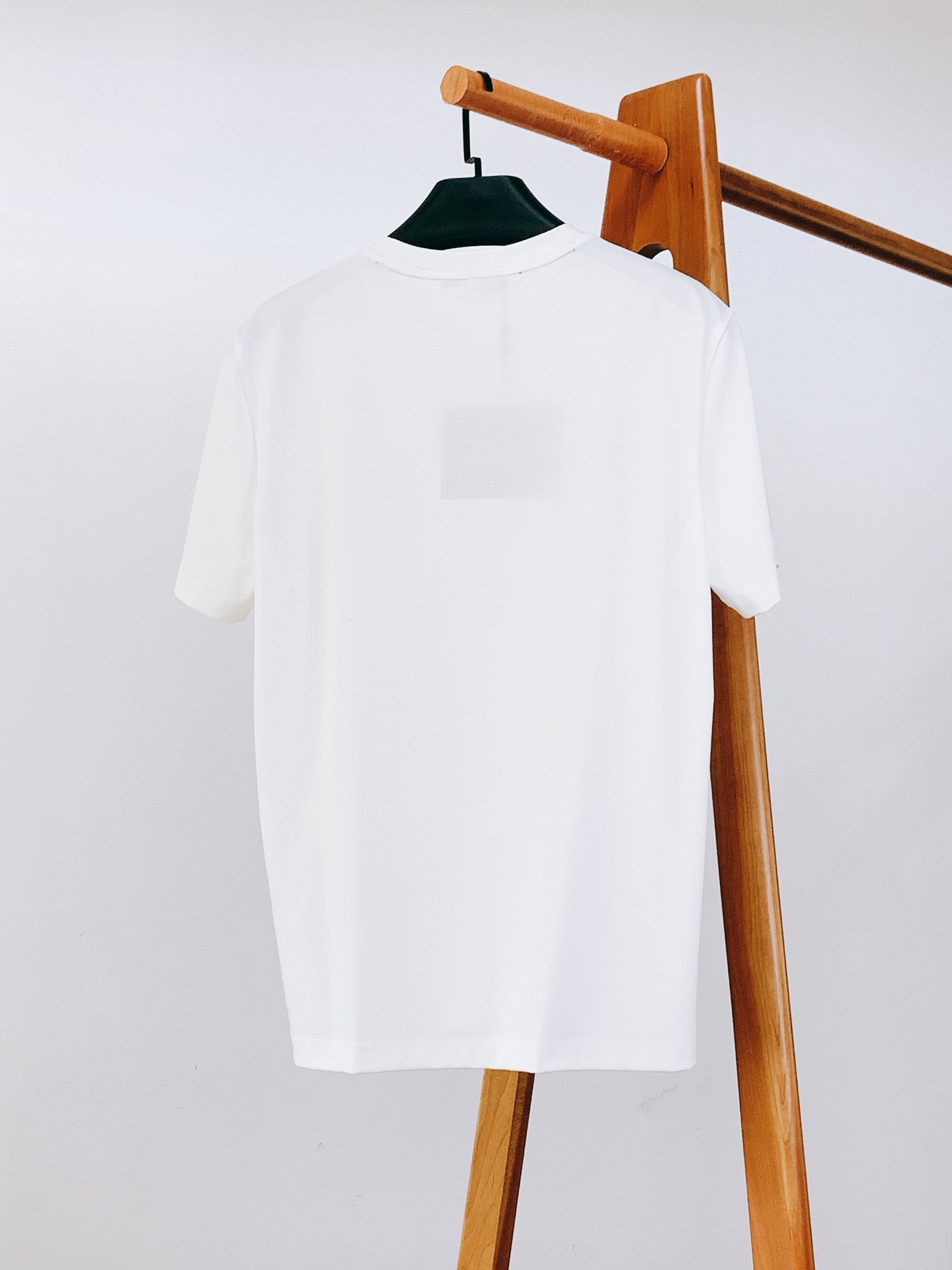 
Ermenegildo Zegna杰尼亚 2025SS春夏新品 
ZZ时装线，休闲刺绣logo短T。
