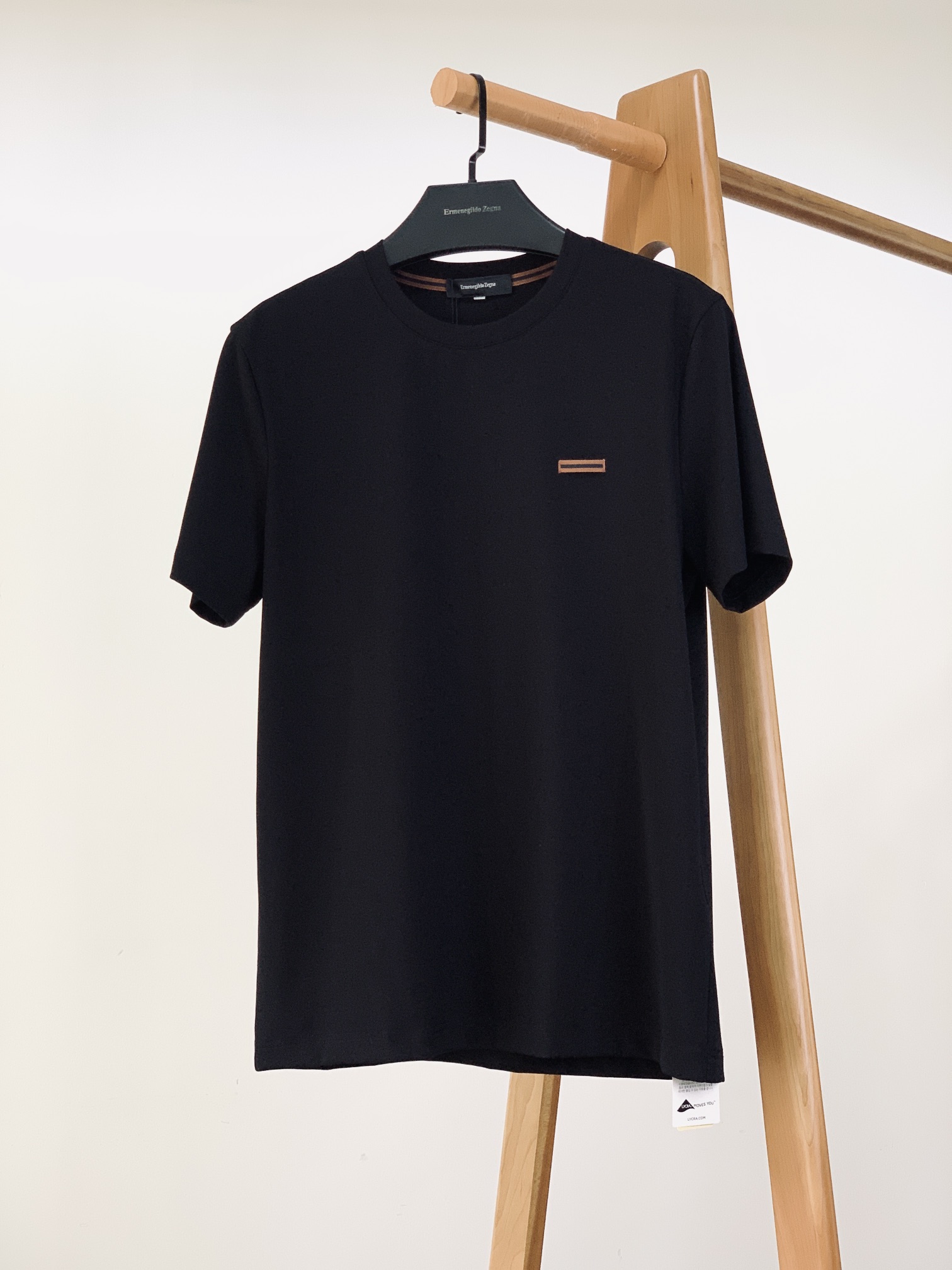 
Ermenegildo Zegna杰尼亚 2025SS春夏新品 
ZZ时装线，休闲刺绣logo短T。

