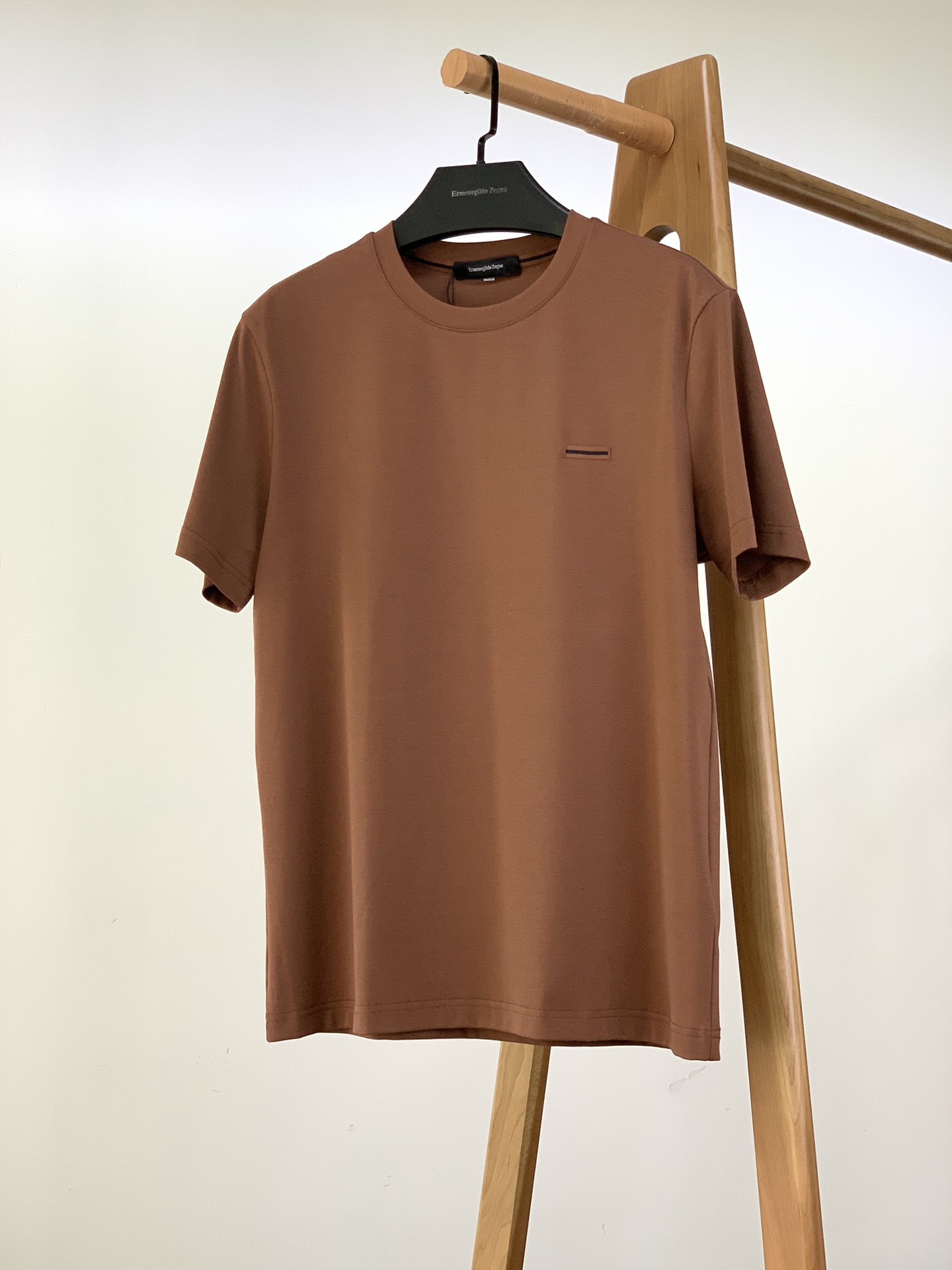 
Ermenegildo Zegna杰尼亚 2025SS春夏新品 
ZZ时装线，休闲刺绣logo短T。
