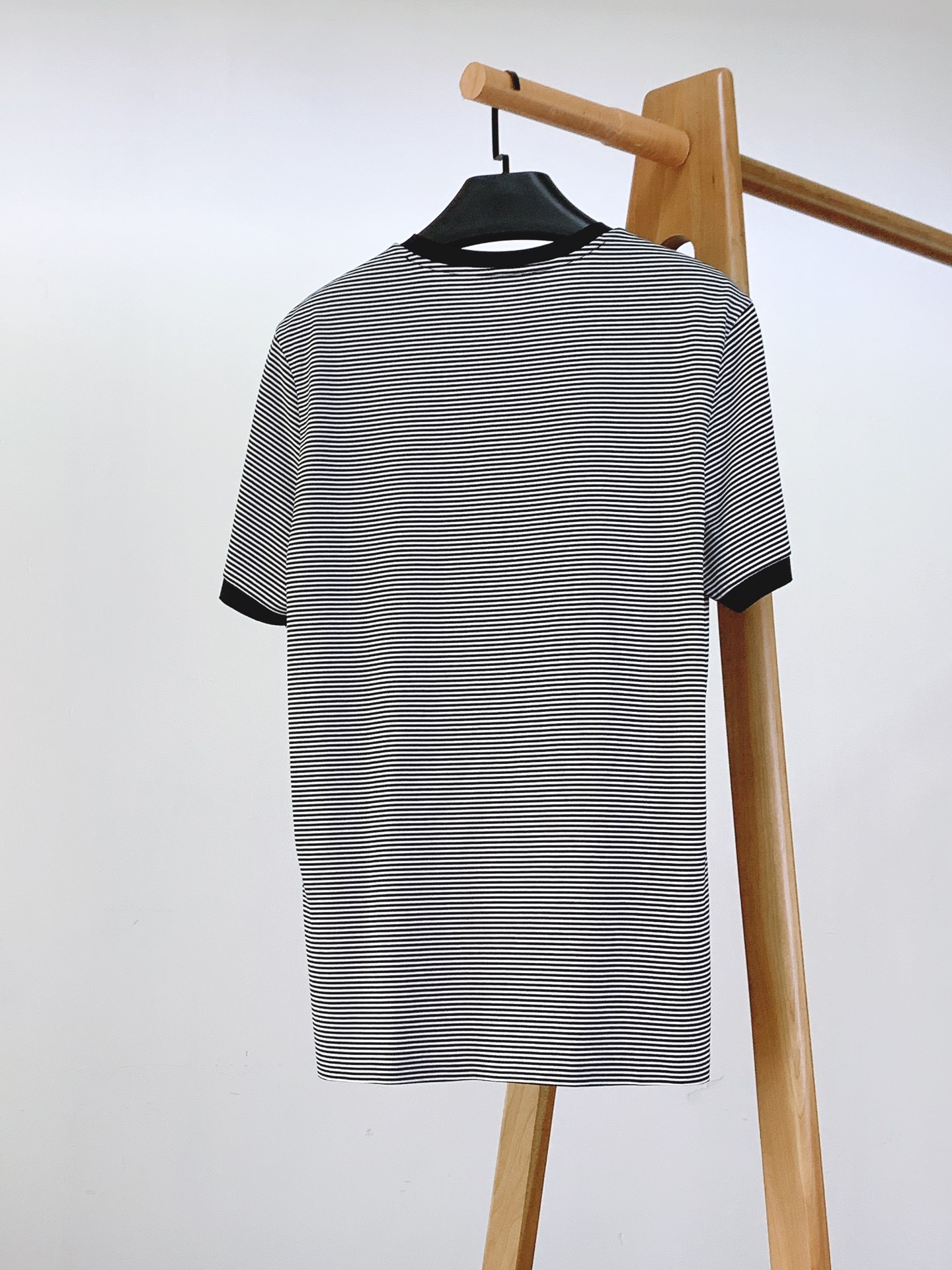 
Ermenegildo Zegna 杰尼亚 2025SS春夏新品
复古条纹短袖T恤，贸易公司渠道稀出，