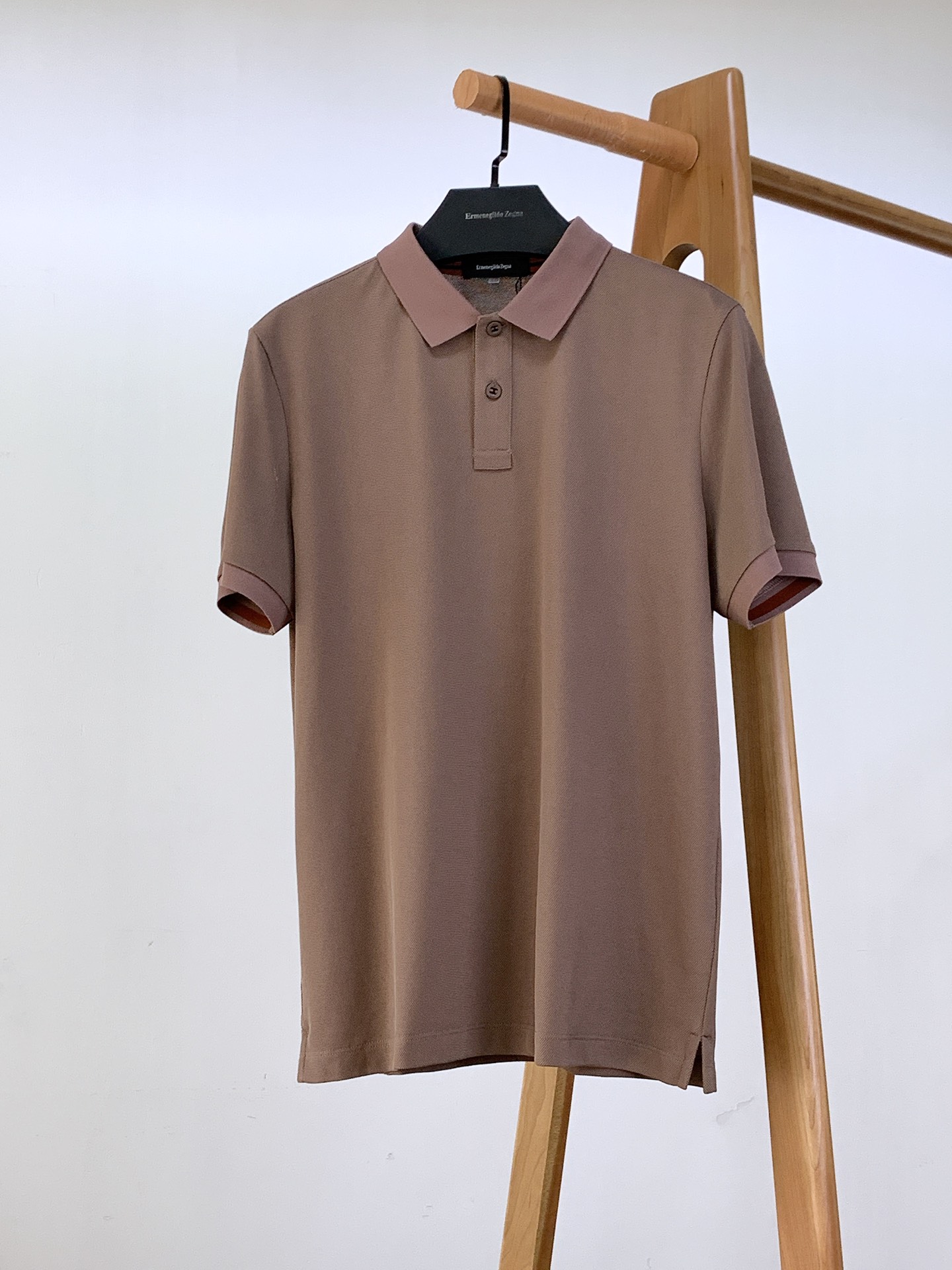 
Ermenegildo Zegna 杰尼亚 2025SS春夏新品 
休闲翻领Polo衫，经典重塑，触手