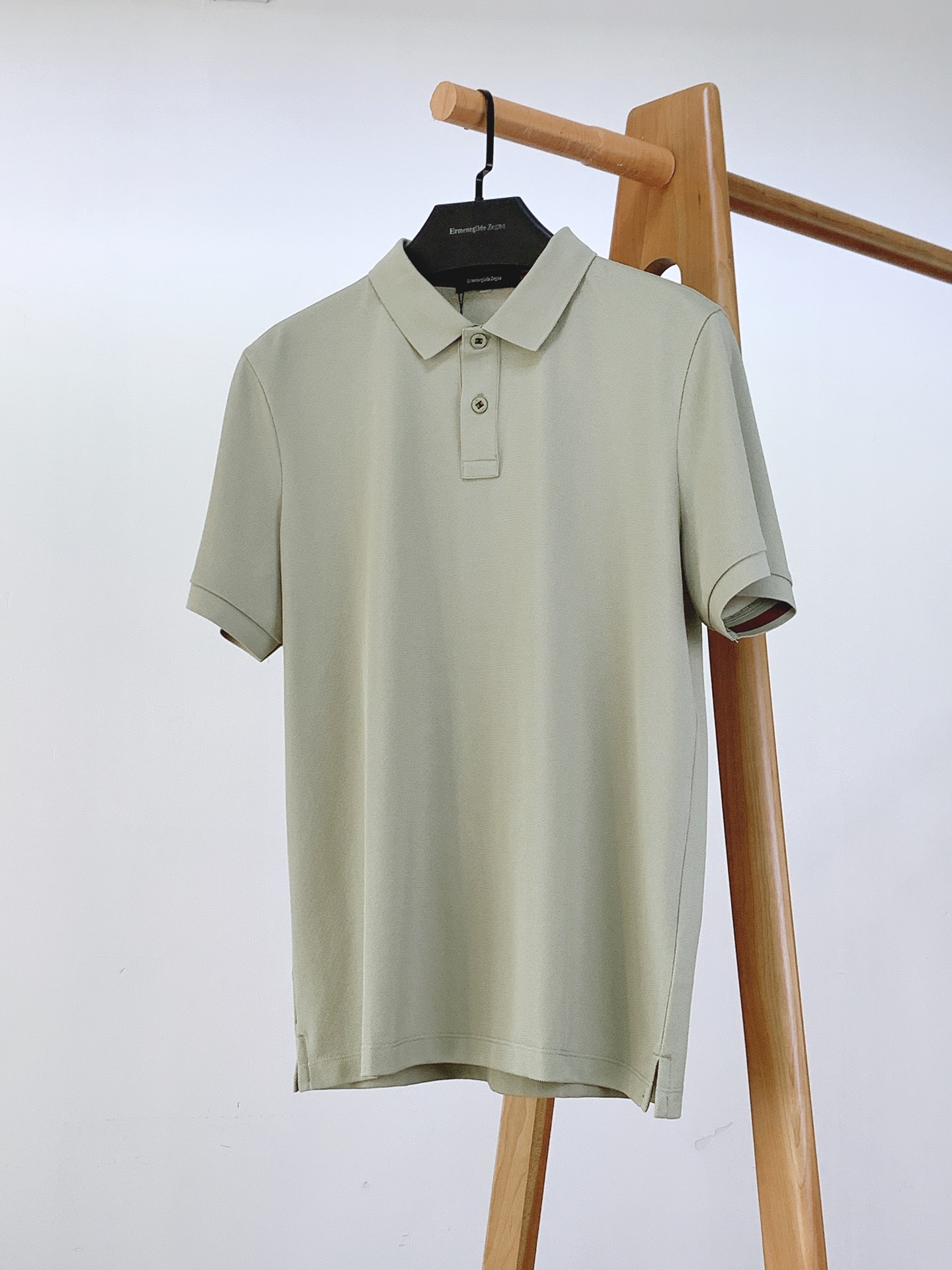 
Ermenegildo Zegna 杰尼亚 2025SS春夏新品 
休闲翻领Polo衫，经典重塑，触手
