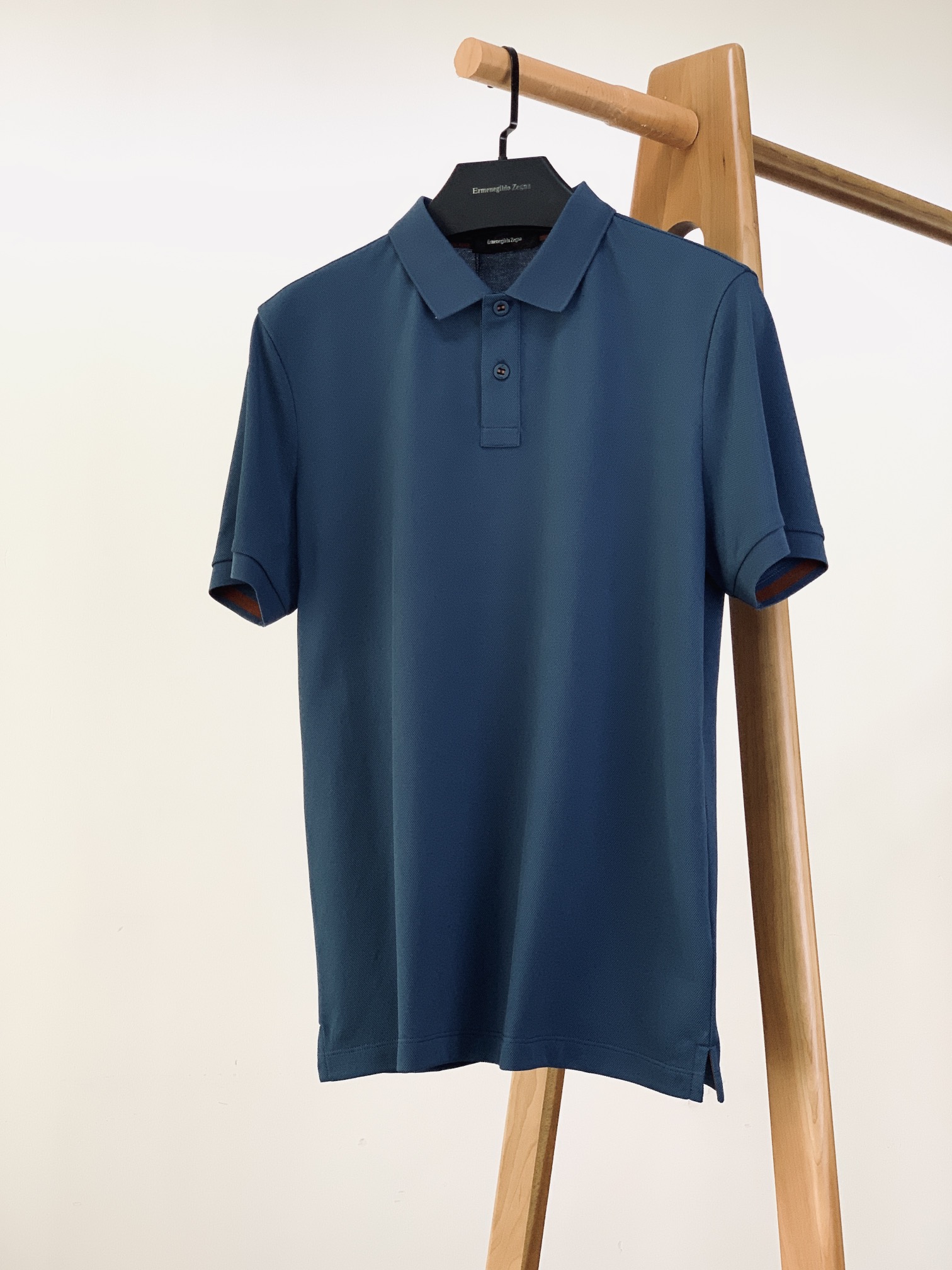 
Ermenegildo Zegna 杰尼亚 2025SS春夏新品 
休闲翻领Polo衫，经典重塑，触手