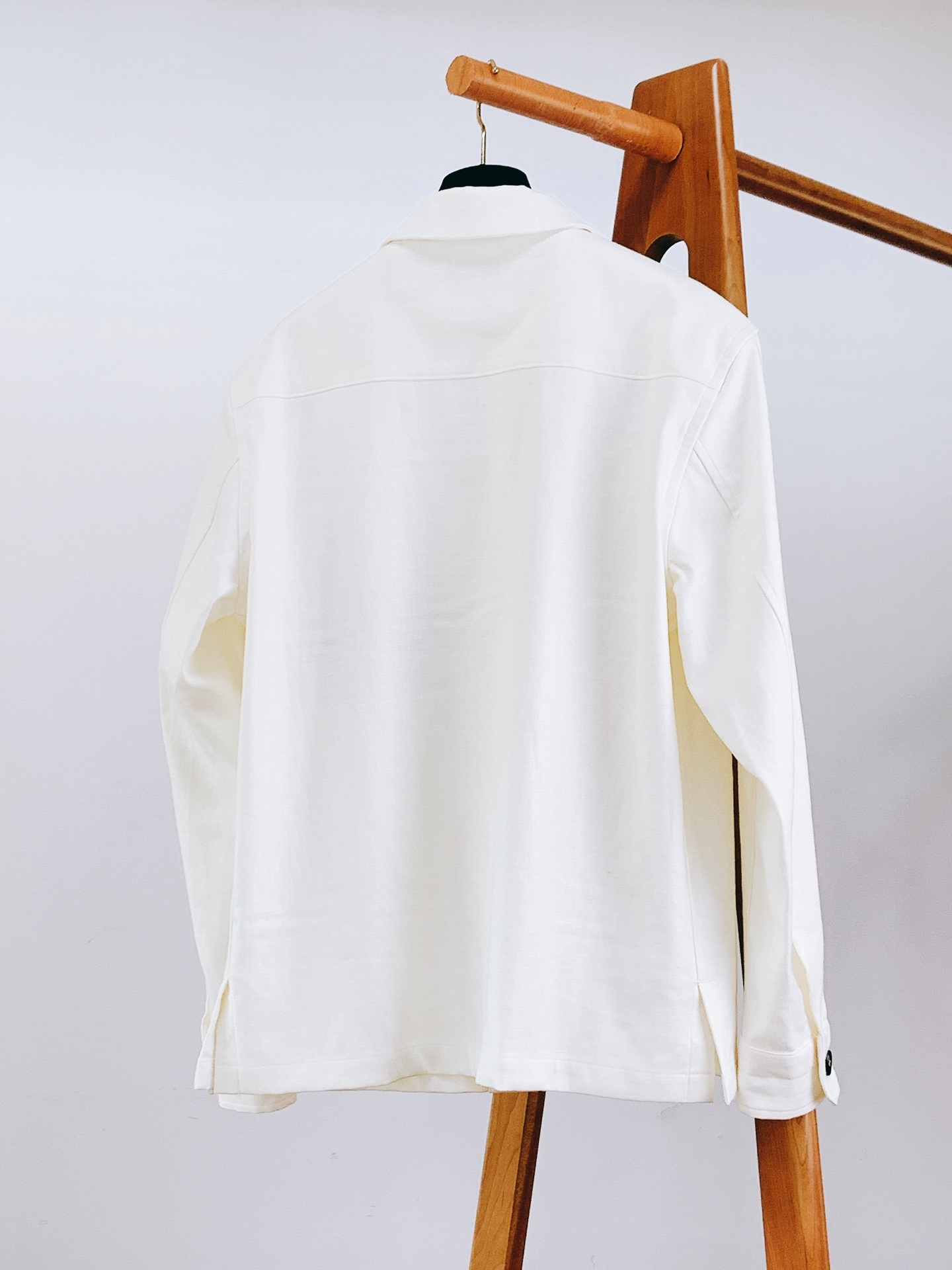 Ermenegildo Zegna 杰尼亚 2025FW早秋新品🍂
Oasi Lino 亚麻衬衫夹克