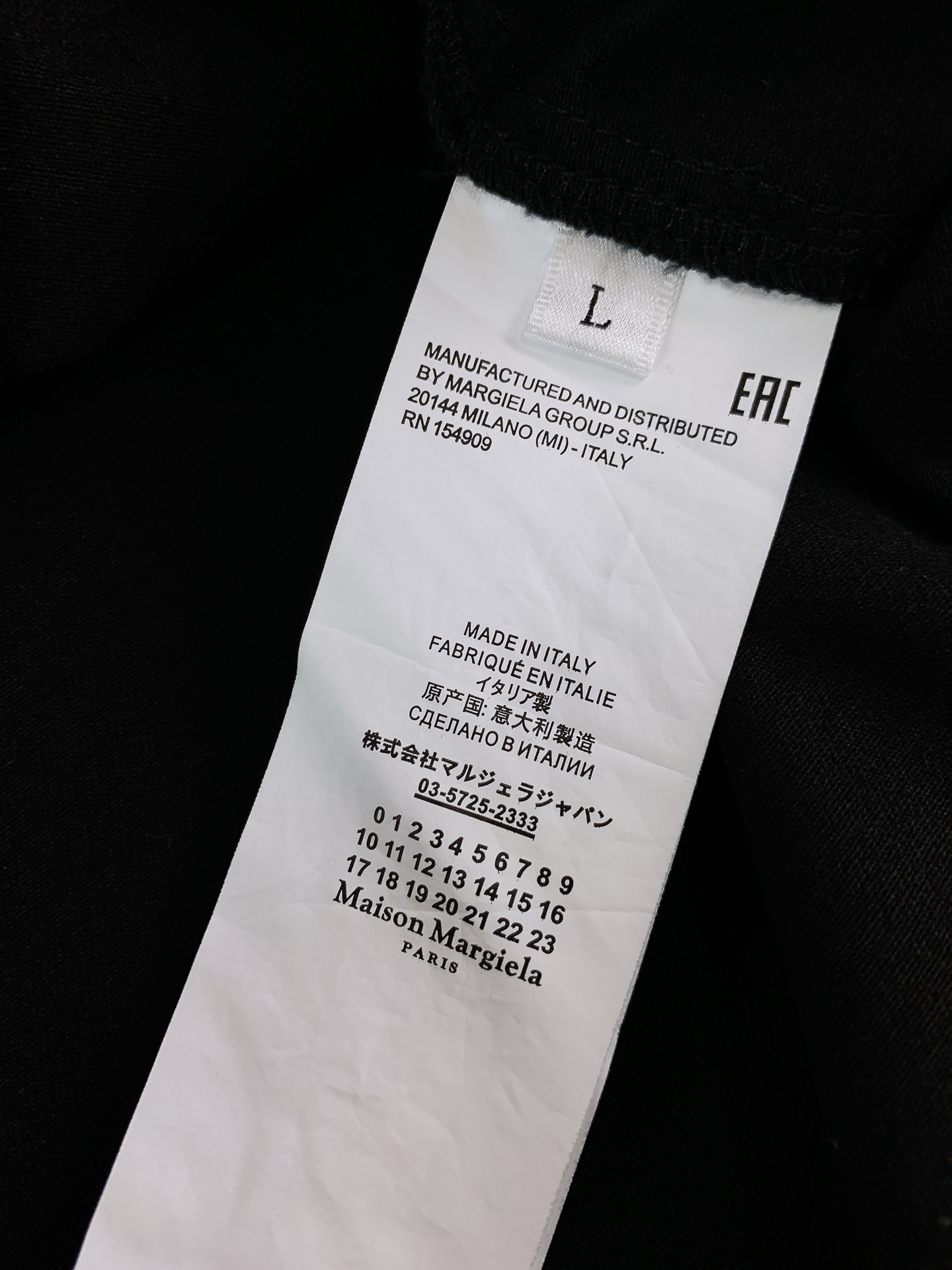 
Maison Margiela MM6 马丁马吉拉 2025FW早秋新品 
休闲衬衫外套。正面布满的数