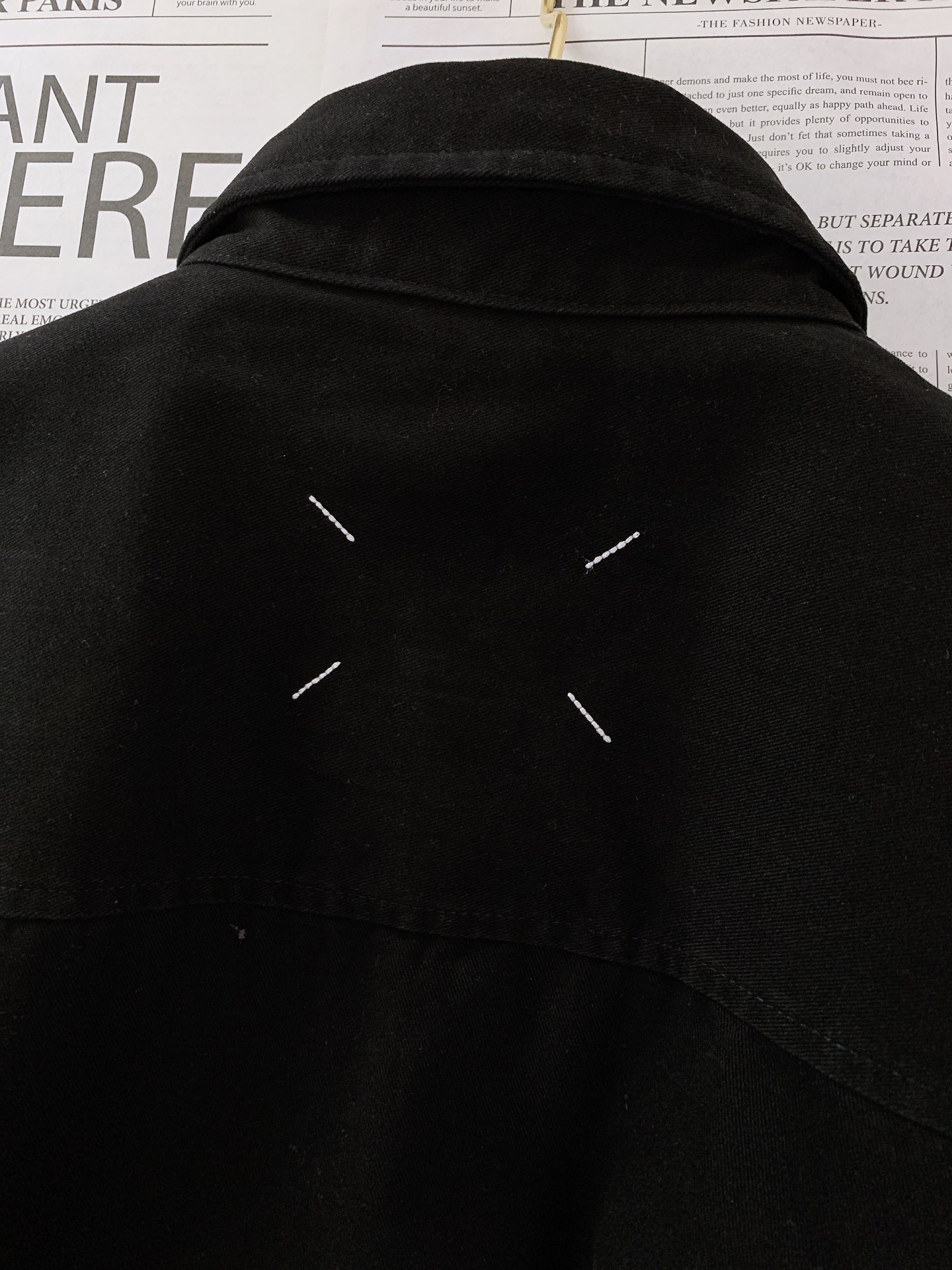 
Maison Margiela MM6 马丁马吉拉 2025FW早秋新品 
休闲衬衫外套。正面布满的数