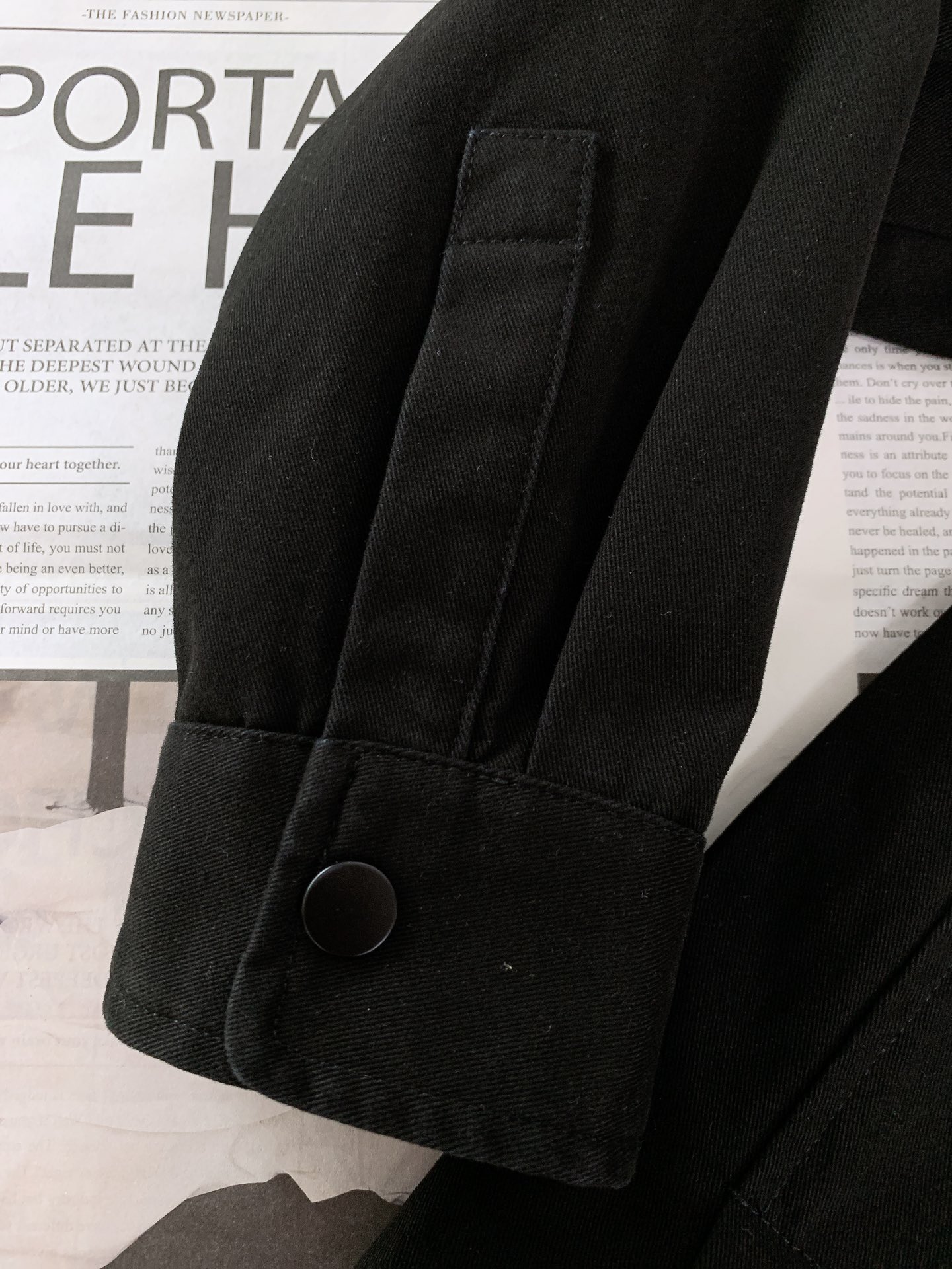 
Maison Margiela MM6 马丁马吉拉 2025FW早秋新品 
休闲衬衫外套。正面布满的数