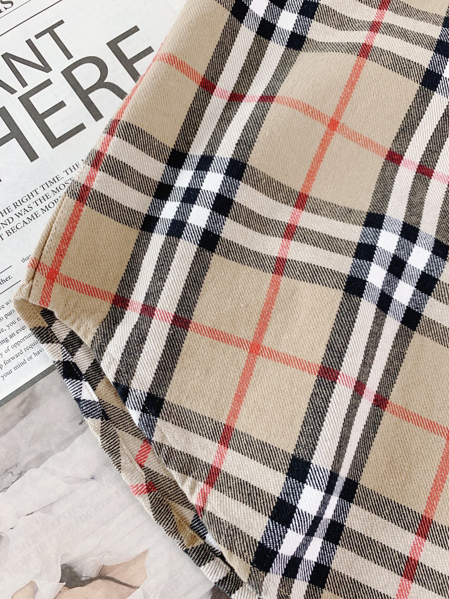 
Burberry 巴宝莉 2025FW早秋新品
休闲格纹衬衫外套 | 经典格纹的不朽魅力
经典的卡其底