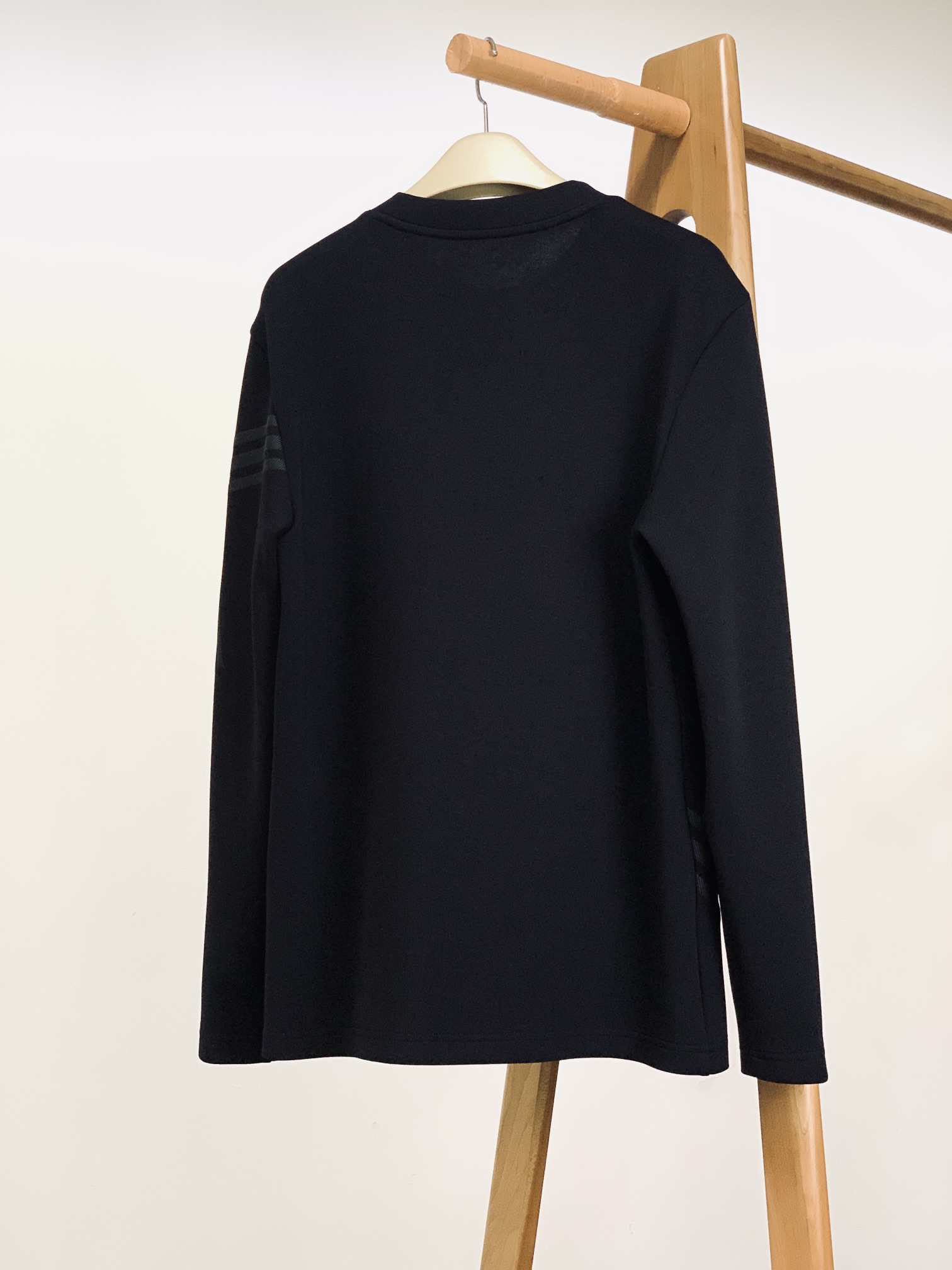 
Burberry 巴宝莉 2025FW早秋新品
休闲打底衫。经典格纹元素，一眼即识的BBR
肩部与下摆