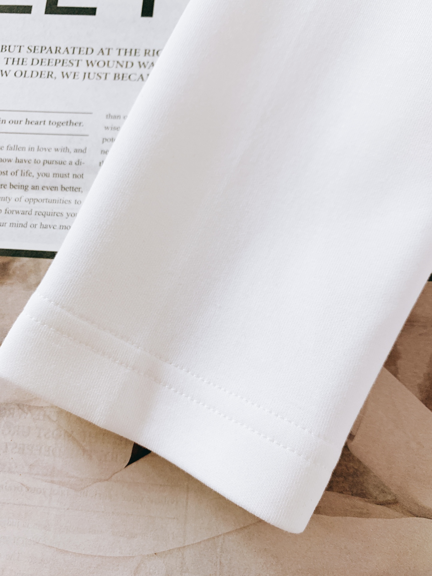 
Burberry 巴宝莉 2025FW早秋新品
休闲打底衫。经典格纹元素，一眼即识的BBR
肩部与下摆