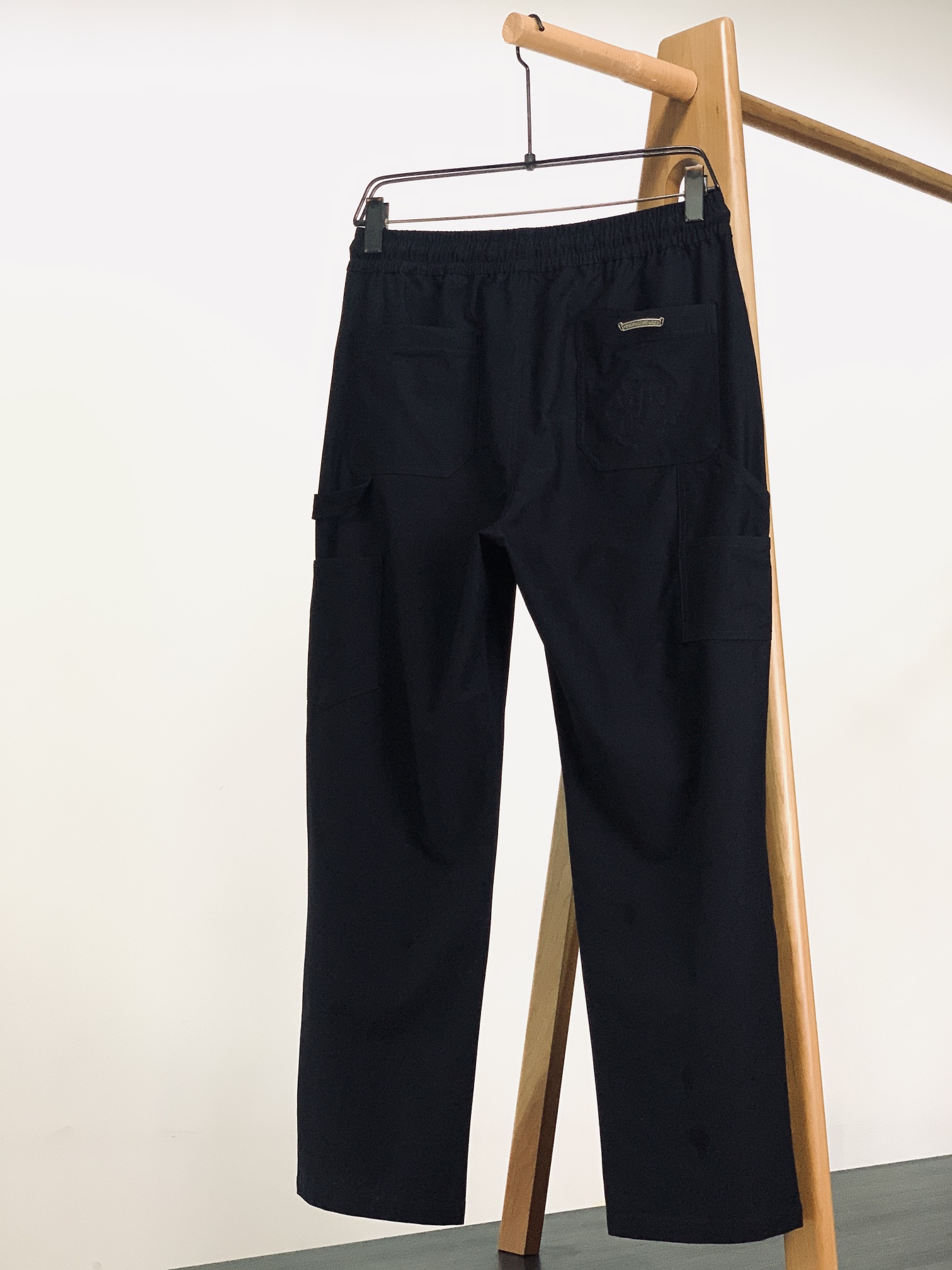 
Chrome Hearts 克罗心 2025FW早秋新品
高街工装休闲裤，一款只需要一眼就能爱上的超高