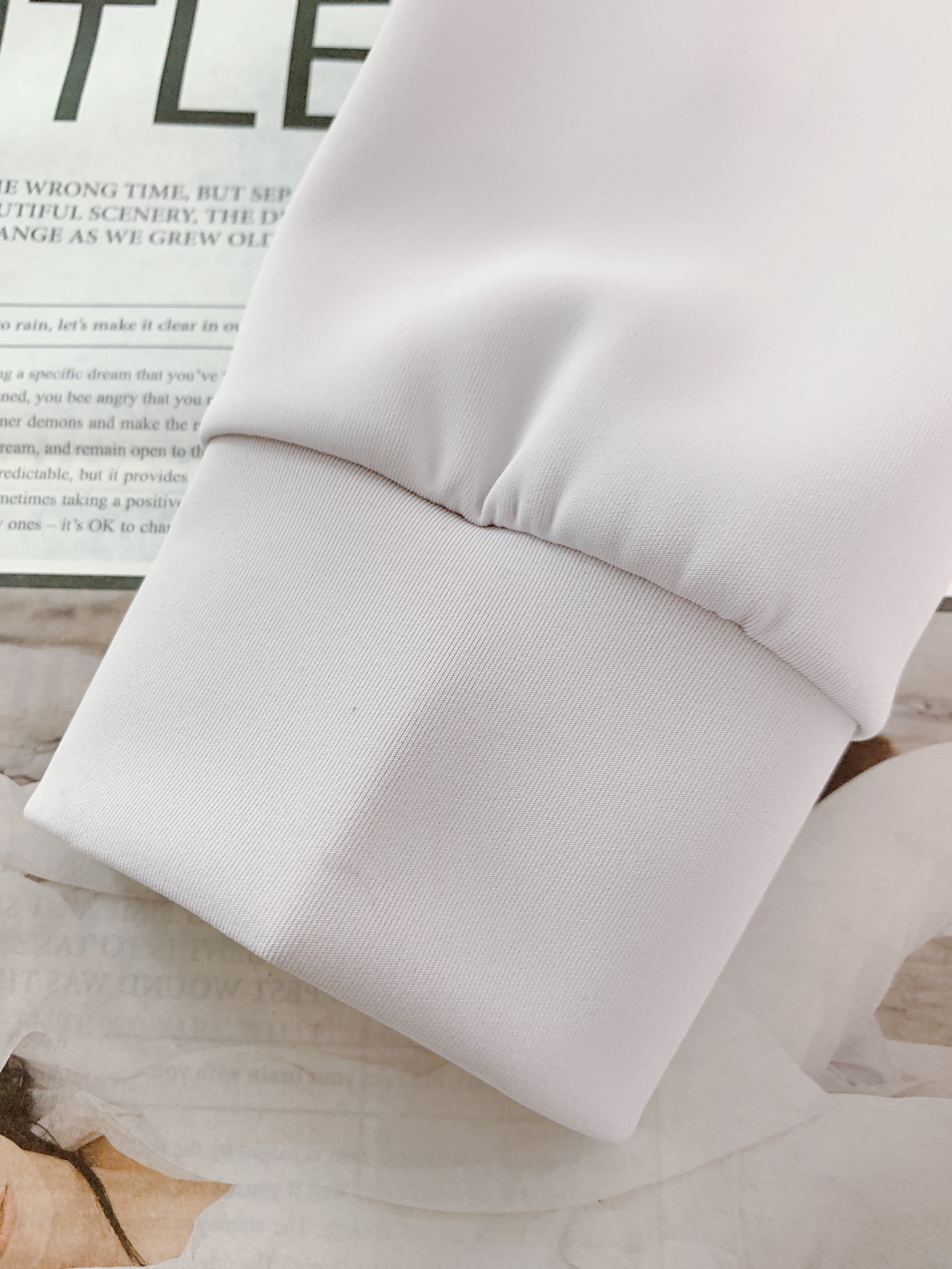 
Chrome Hearts 克罗心 2025FW早秋新品 
连帽拉链卫衣外套。
拉链头、抽绳扣全是CH