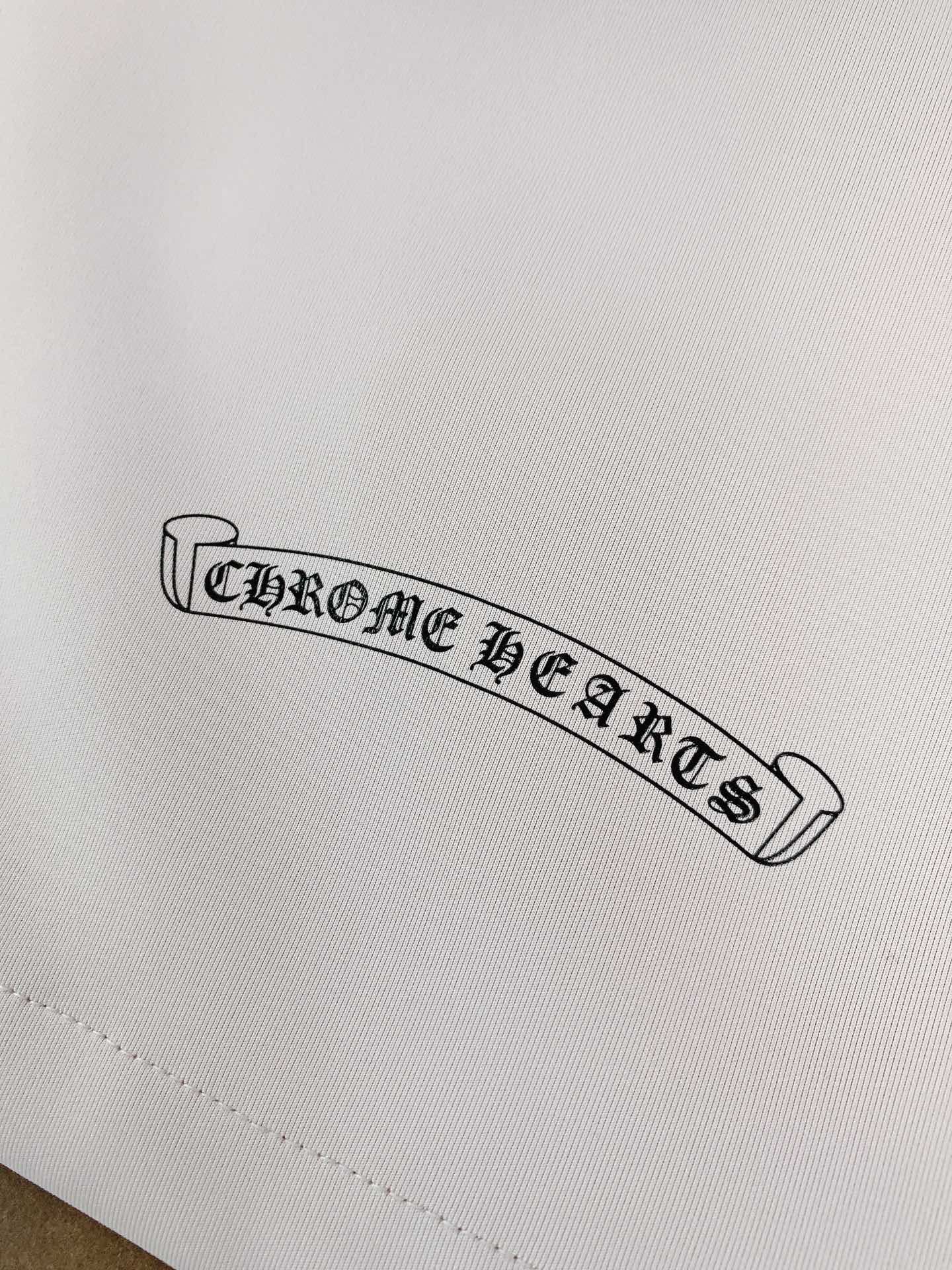 
Chrome Hearts 克罗心 2025FW早秋新品 
连帽拉链卫衣外套。
拉链头、抽绳扣全是CH