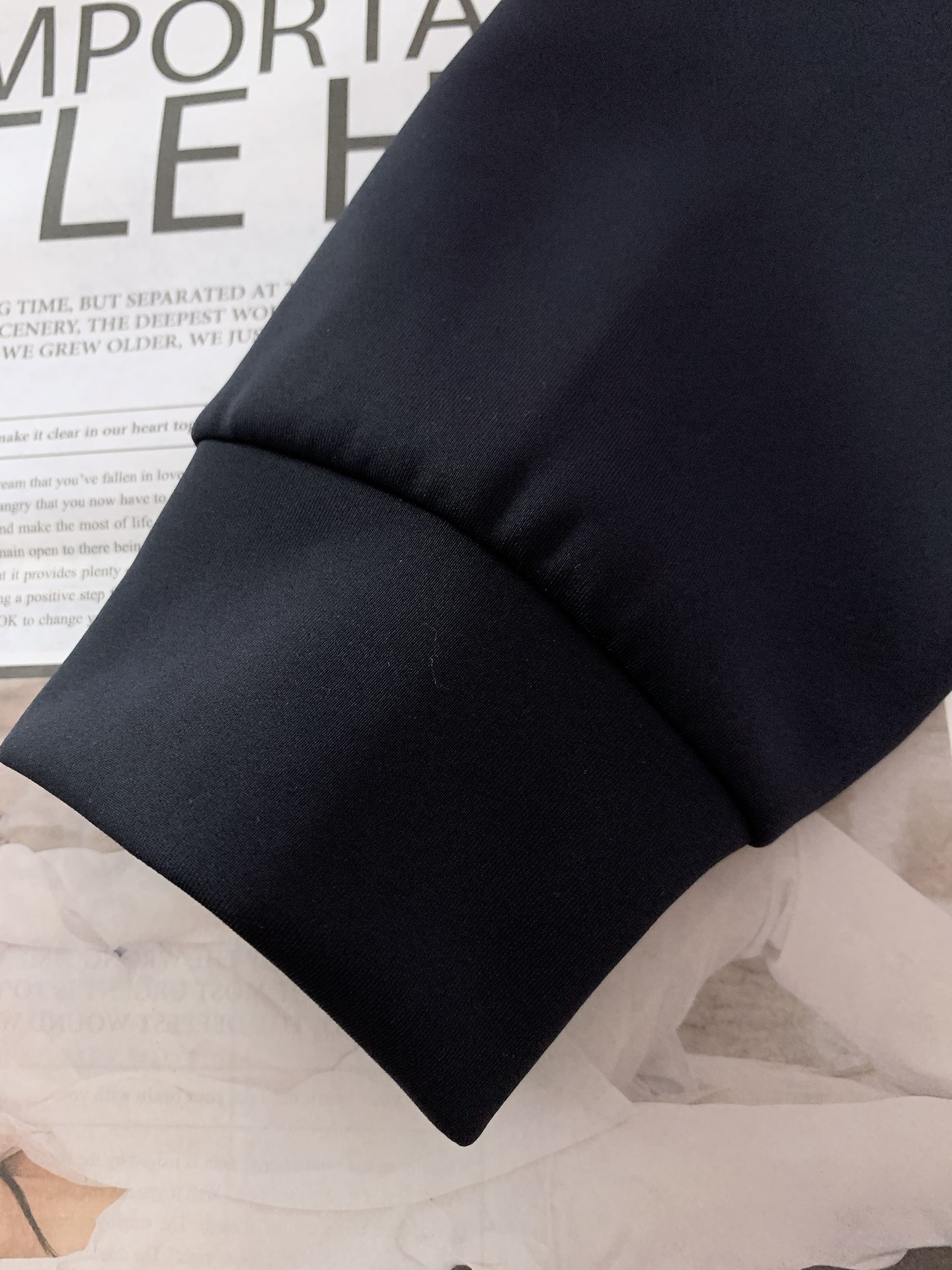 
Chrome Hearts 克罗心 2025FW早秋新品 
连帽拉链卫衣外套。
拉链头、抽绳扣全是CH