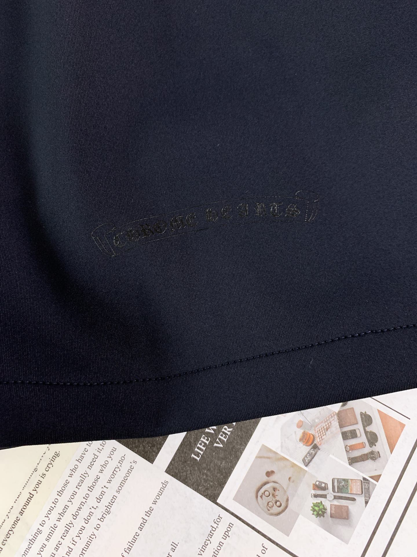 
Chrome Hearts 克罗心 2025FW早秋新品 
连帽拉链卫衣外套。
拉链头、抽绳扣全是CH