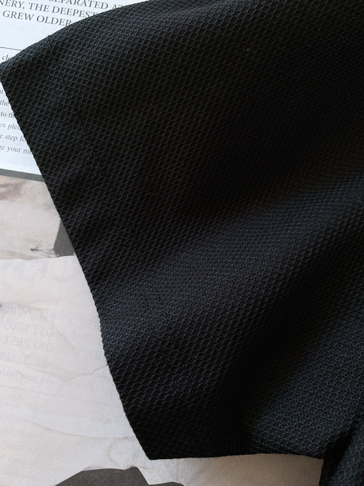 
LouisVuitton 路易威登 2025SS春夏新品 
半拉链翻领Polo衫，经典重塑，触手可及
