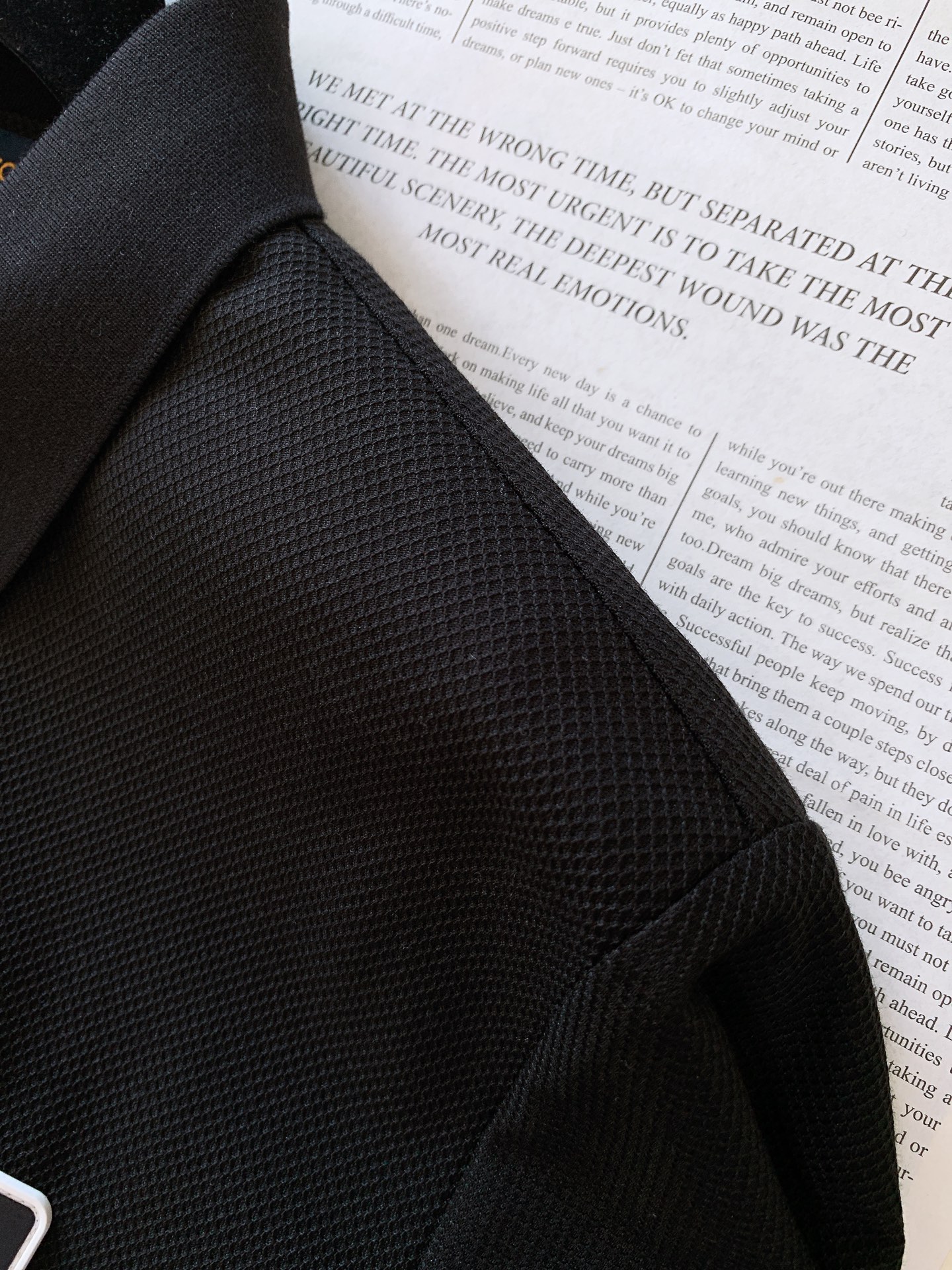 
LouisVuitton 路易威登 2025SS春夏新品 
半拉链翻领Polo衫，经典重塑，触手可及
