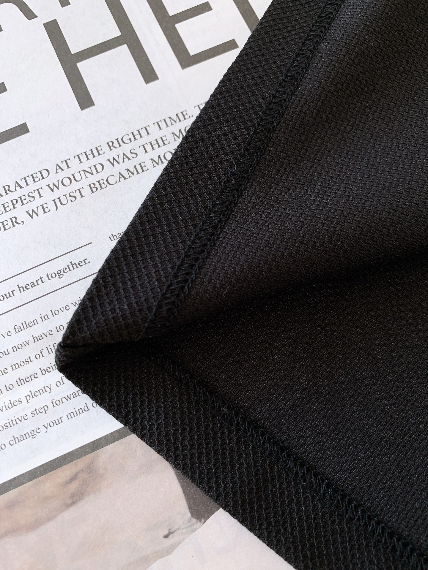 
LouisVuitton 路易威登 2025SS春夏新品 
半拉链翻领Polo衫，经典重塑，触手可及
