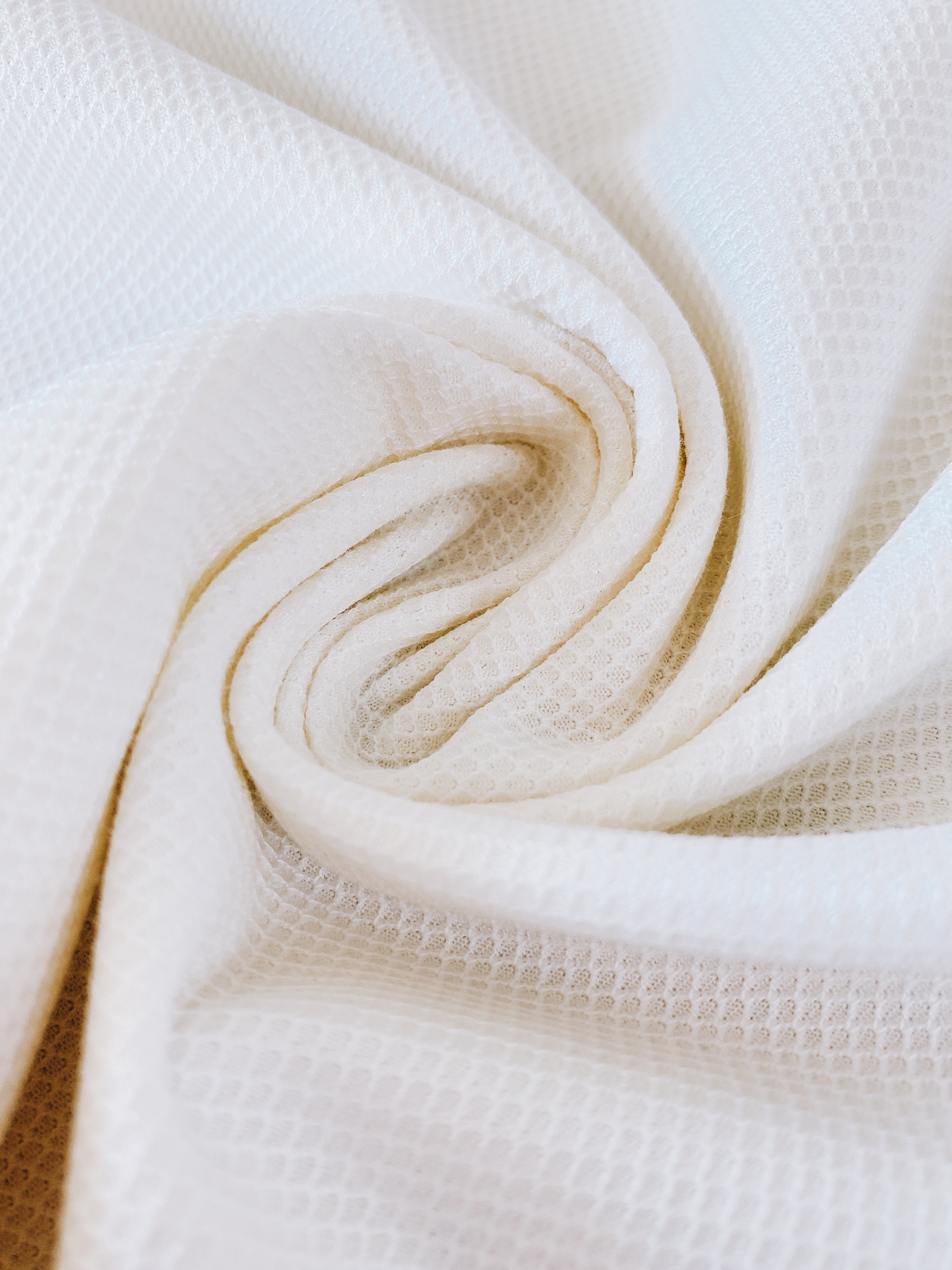 
LouisVuitton 路易威登 2025SS春夏新品 
半拉链翻领Polo衫，经典重塑，触手可及
