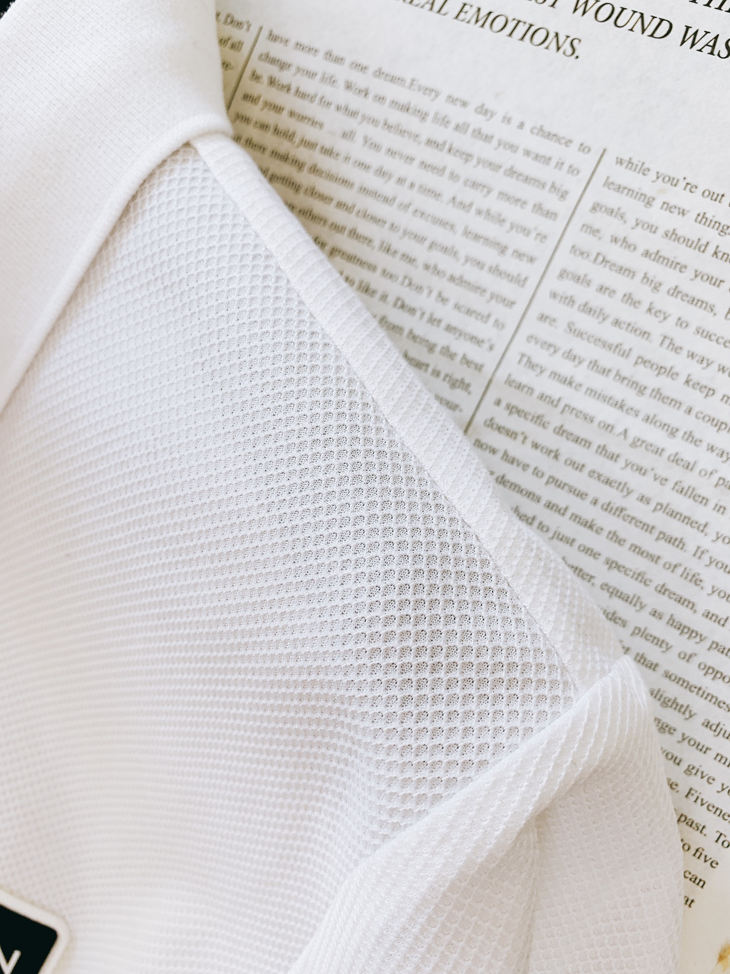 
LouisVuitton 路易威登 2025SS春夏新品 
半拉链翻领Polo衫，经典重塑，触手可及
