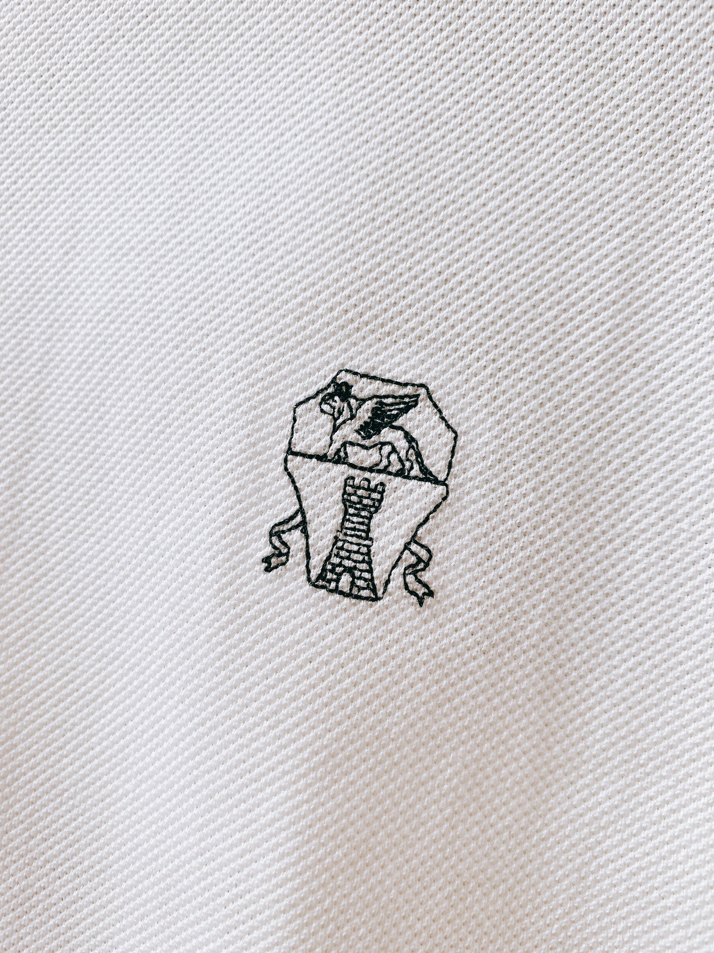 
Brunello Cucinelli 布鲁奈罗.库奇内利 BC
起脚珠地翻领短T。
非常规面料裁剪缝制