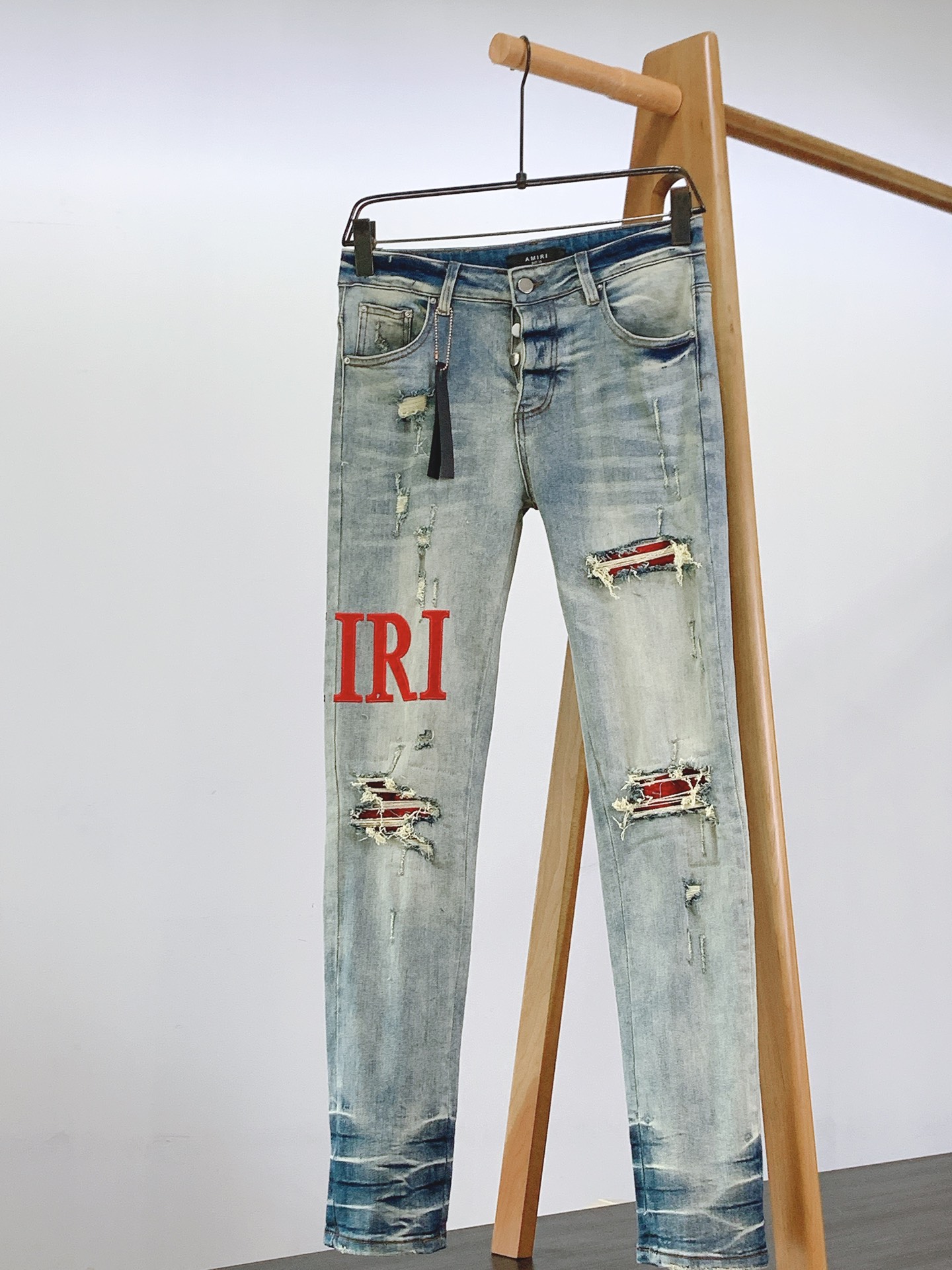 
AMIRI 时尚潮牌 2025FW早秋新品
复古真美，柜台如何就如何！！ 欧洲订单牛…..amiri 