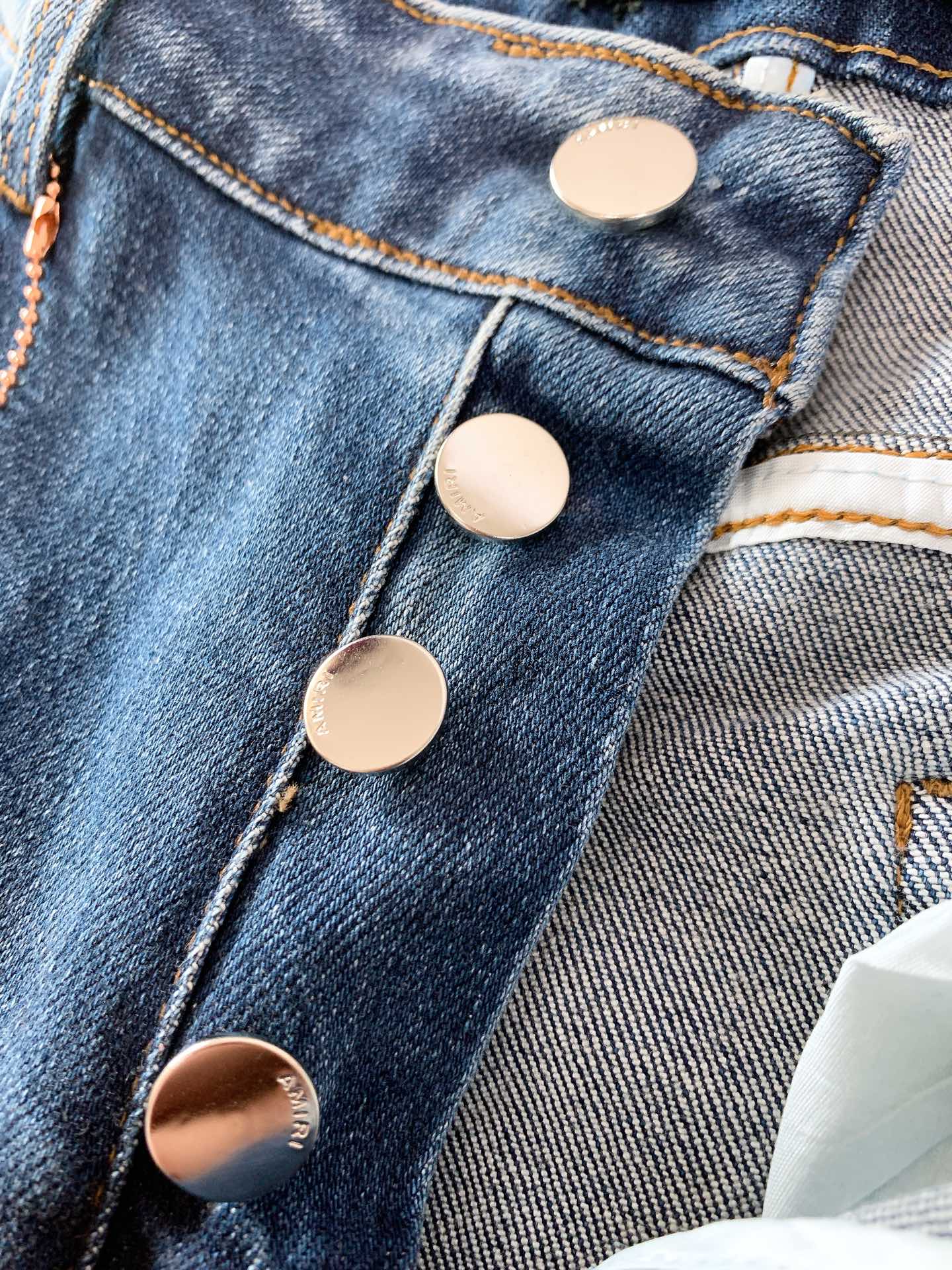 
AMIRI 时尚潮牌 2025FW早秋新品
复古真美，柜台如何就如何！！ 欧洲订单牛…..amiri 