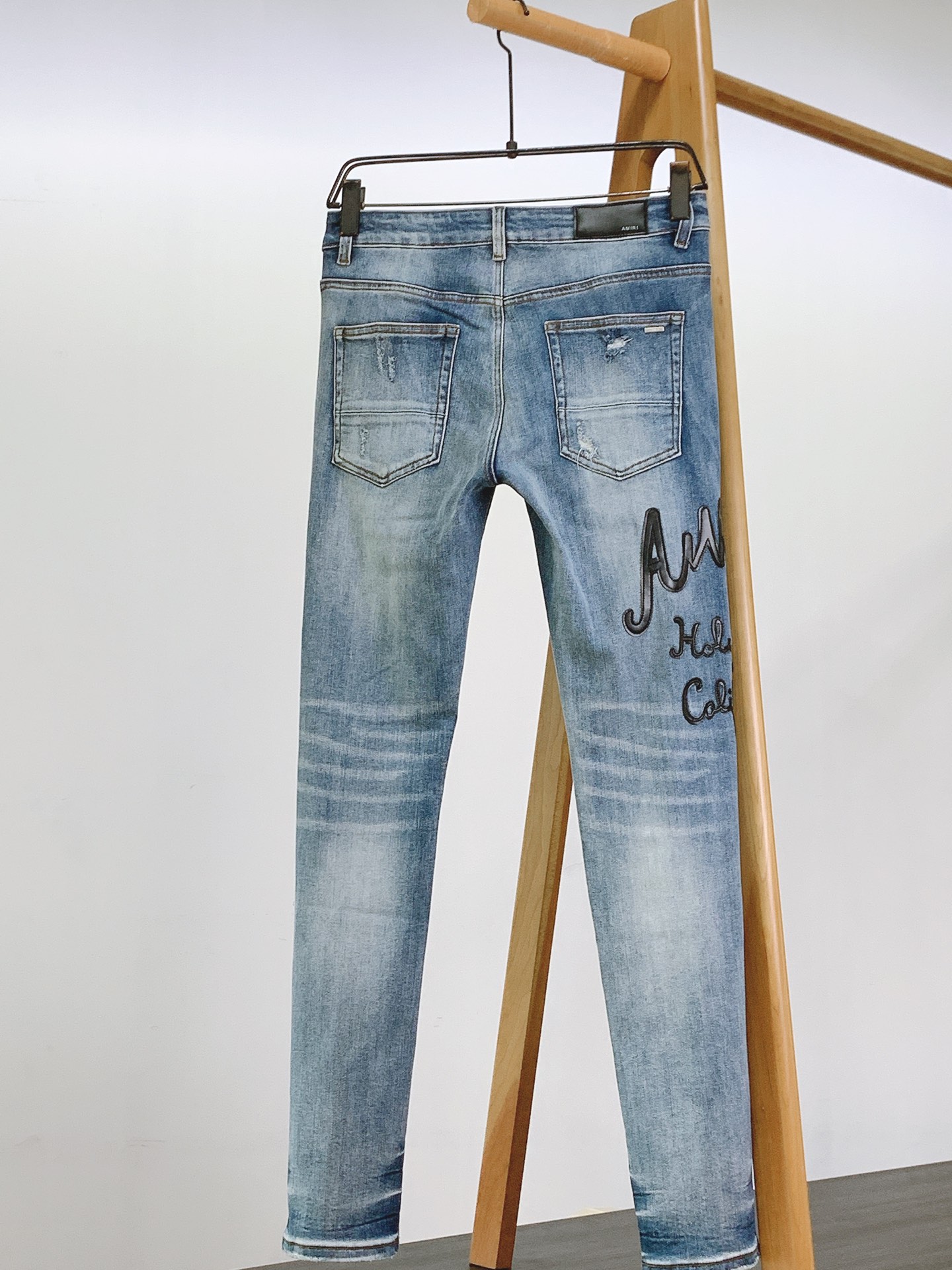 
AMIRI 时尚潮牌 2025FW早秋新品
复古真美，柜台如何就如何！！ 欧洲订单牛…..amiri 