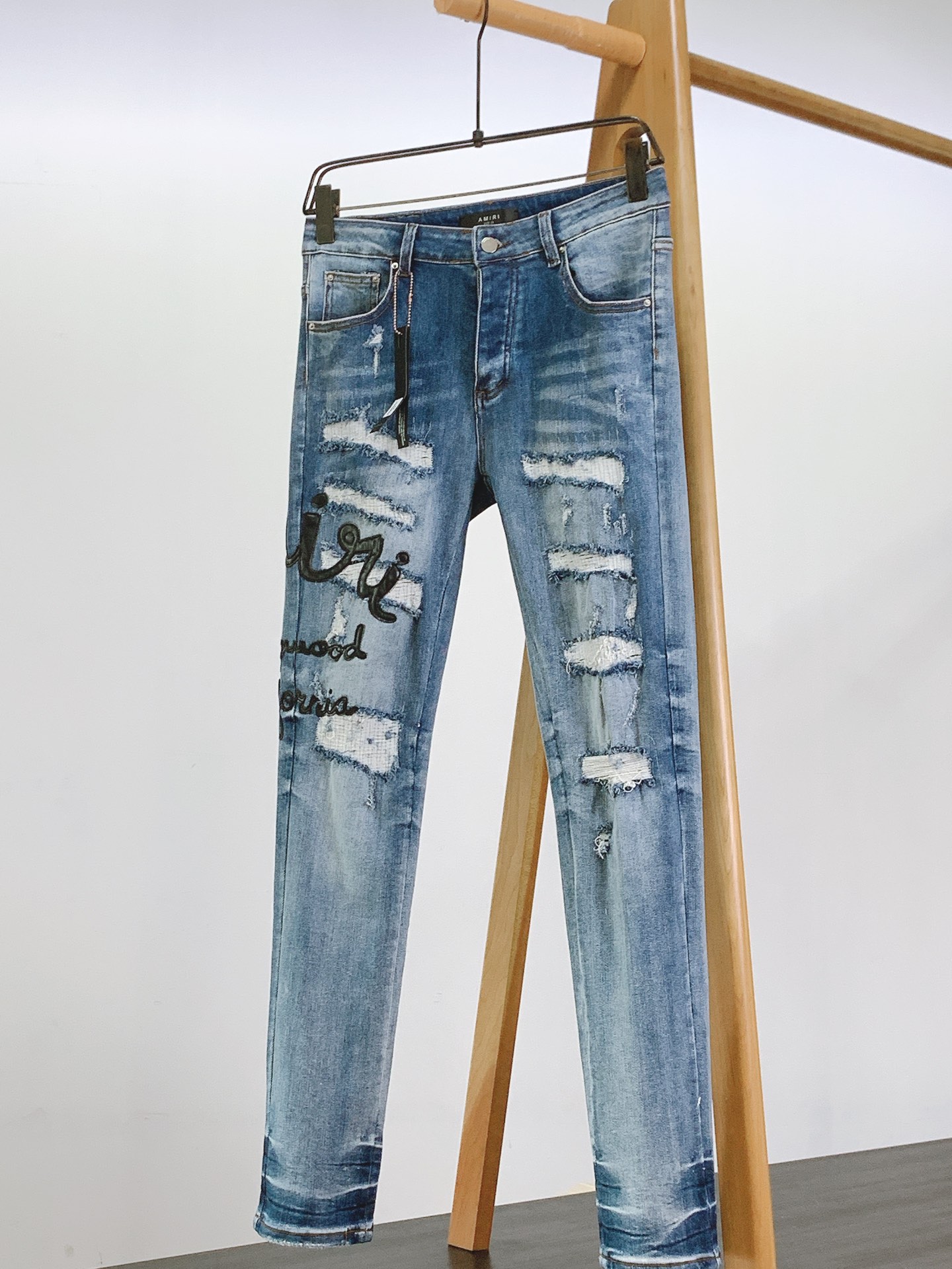 
AMIRI 时尚潮牌 2025FW早秋新品
复古真美，柜台如何就如何！！ 欧洲订单牛…..amiri 