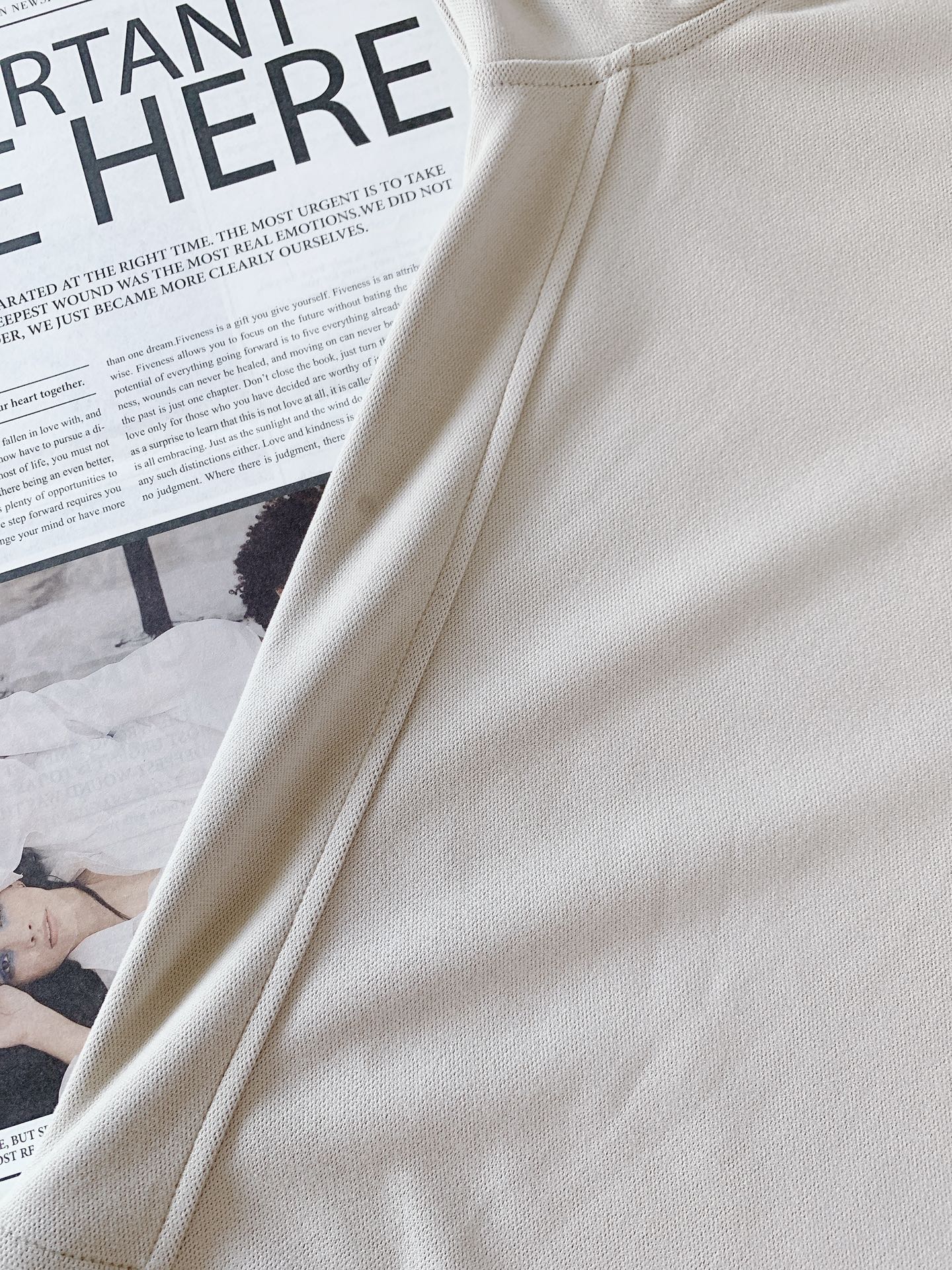 
Moncler 蒙口 2025FW早秋新品 
休闲圆领打底衫。圆领设计经典而百搭，贴合颈部曲线，带来舒