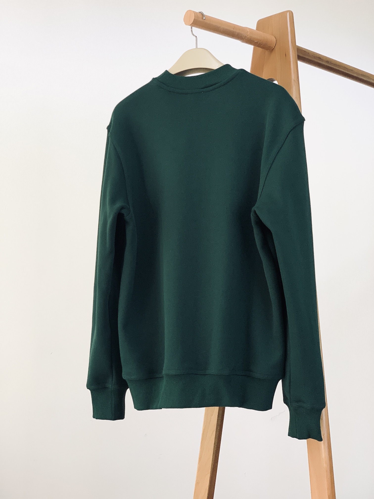 
Burberry 巴宝莉 2025FW早秋新品
经典战马刺绣卫衣。
经典黑色调，高级又百搭
胸前战马徽