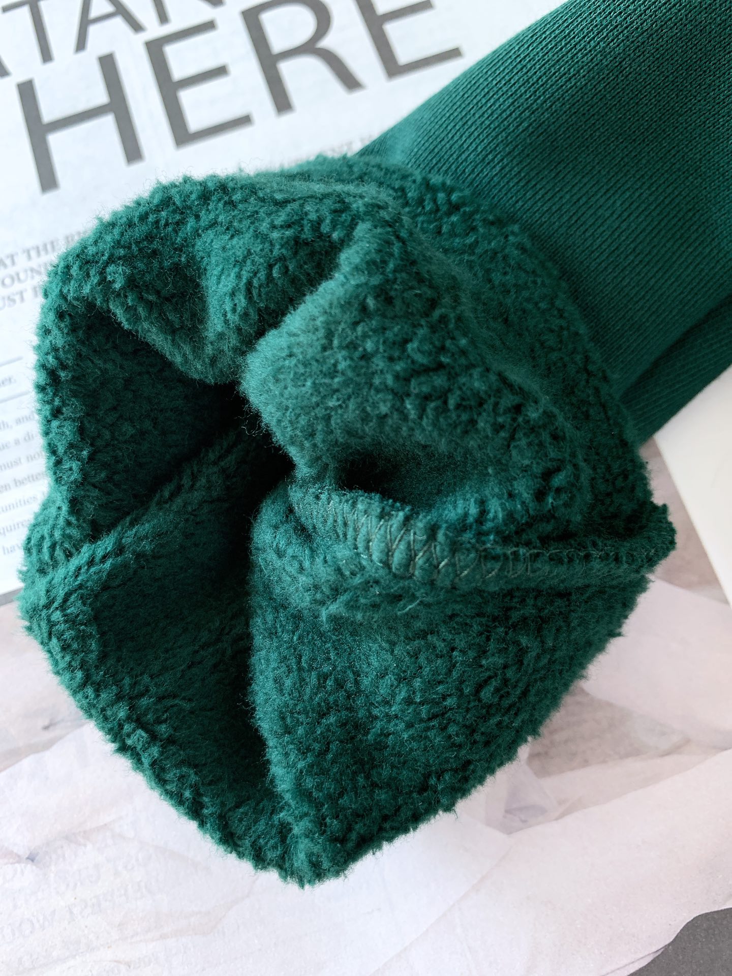 
Burberry 巴宝莉 2025FW早秋新品
经典战马刺绣卫衣。
经典黑色调，高级又百搭
胸前战马徽