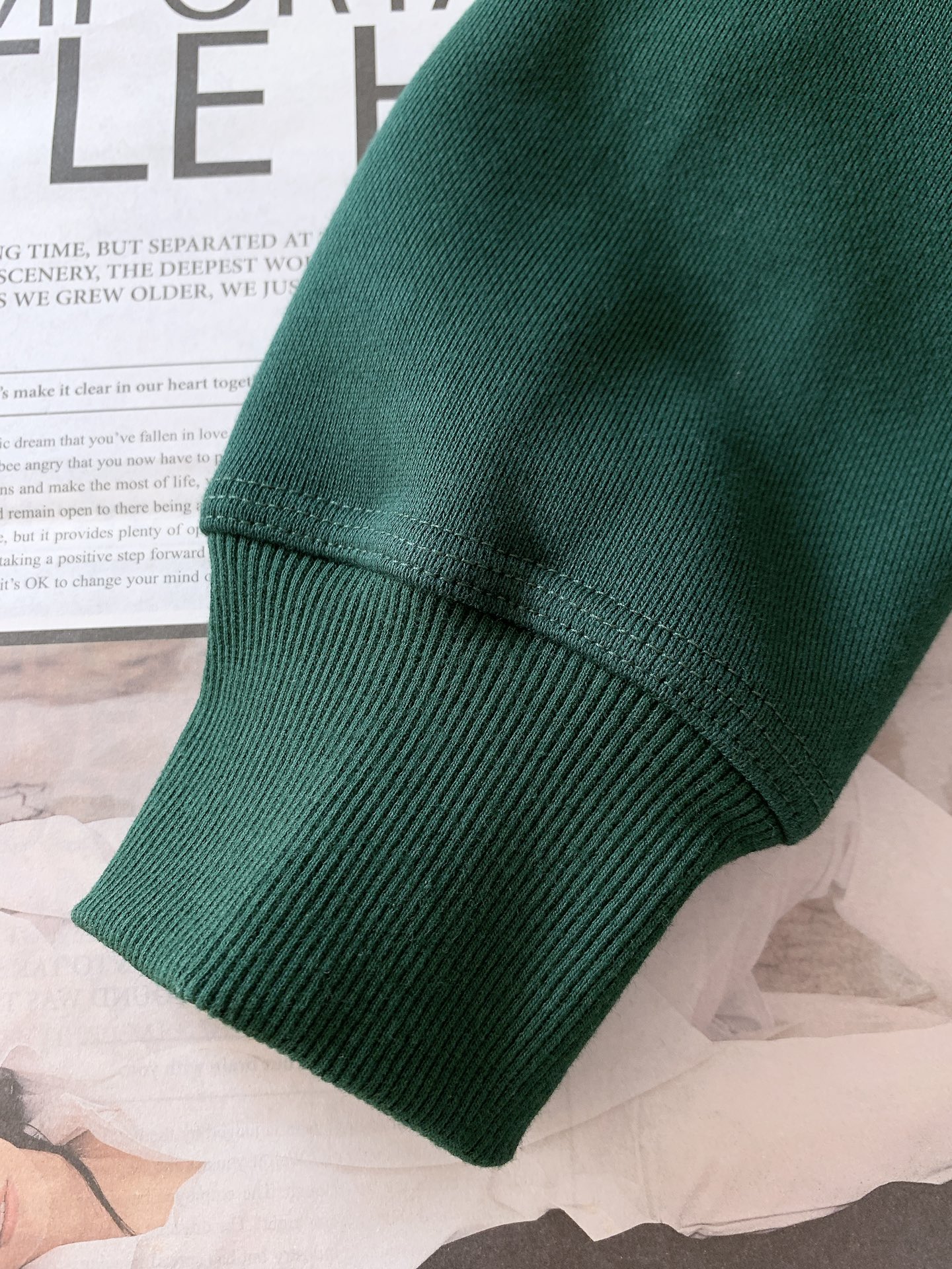 
Burberry 巴宝莉 2025FW早秋新品
经典战马刺绣卫衣。
经典黑色调，高级又百搭
胸前战马徽